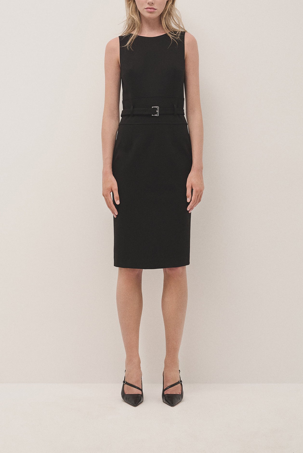 Black sleeveless dress with belt in cut knitted fabric