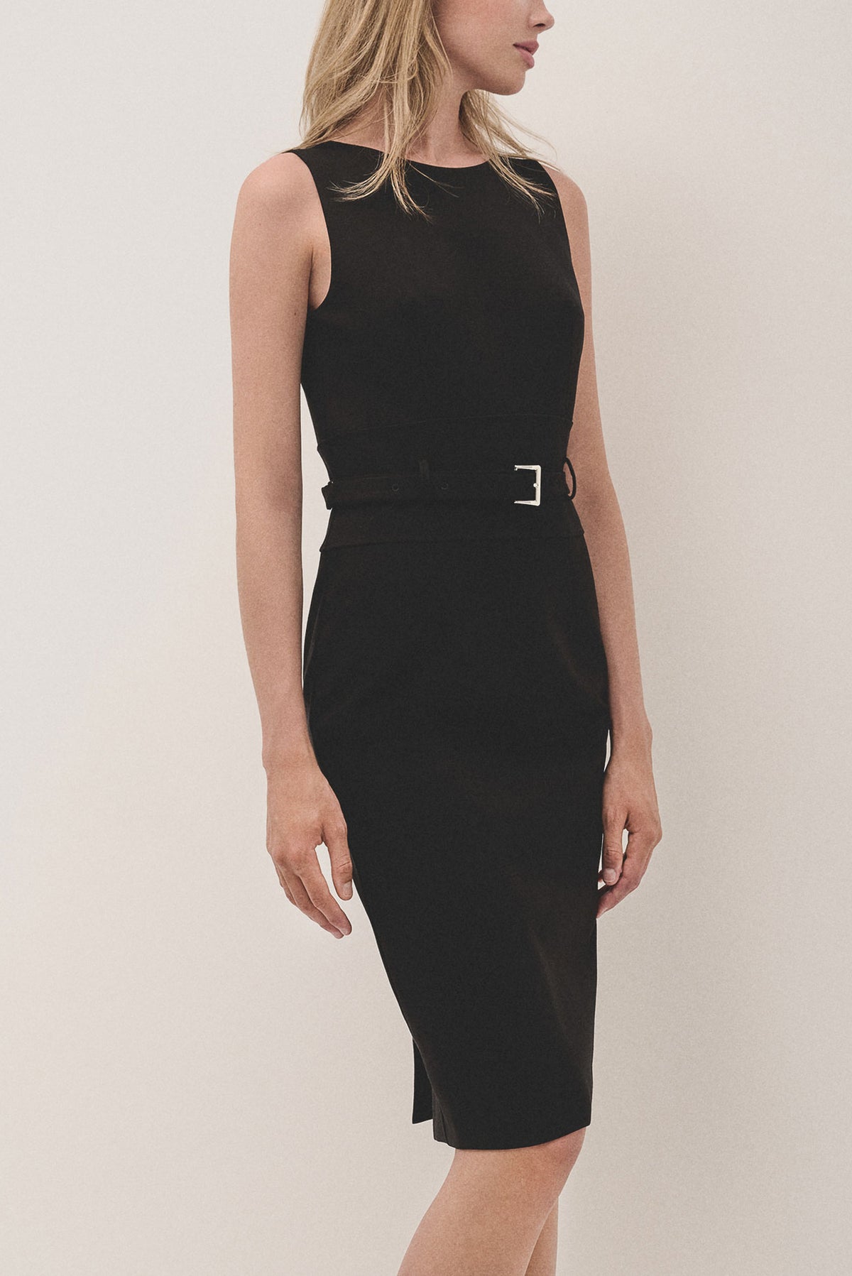 Black sleeveless dress with belt in cut knitted fabric