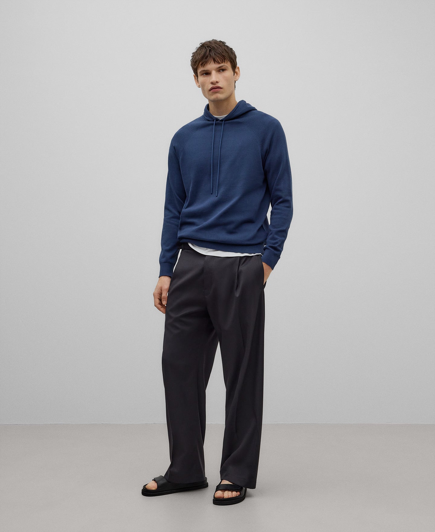 Knit hoodie man in blue/grey