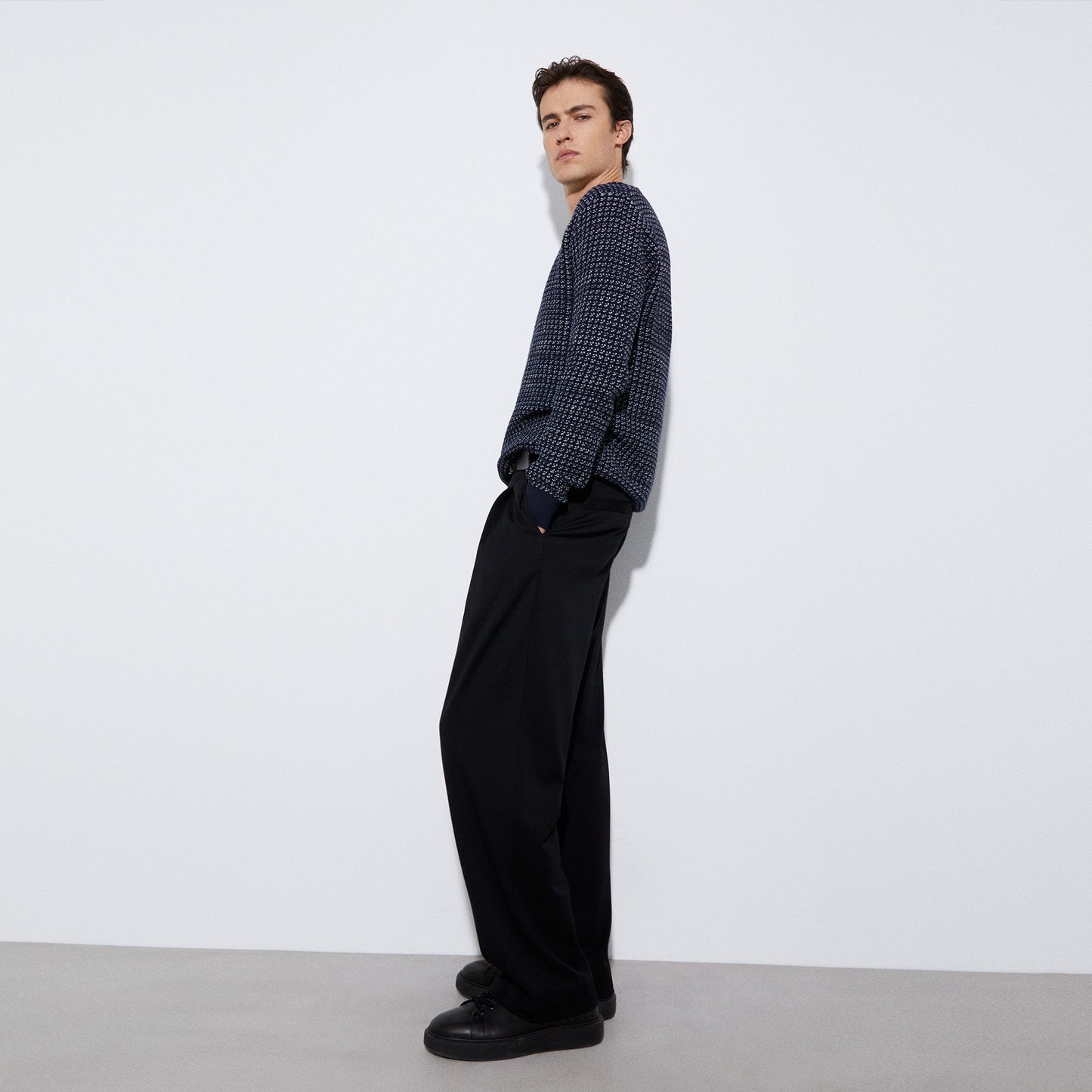 Navy Blue/White Cotton Blend Knit Sweater