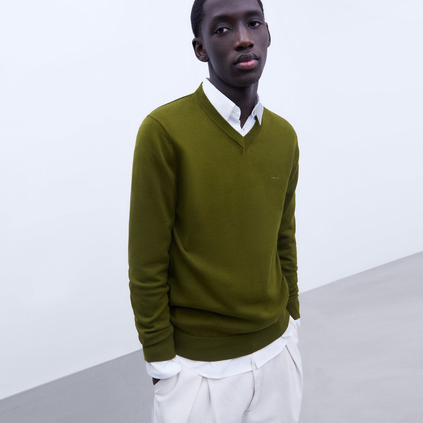 Organic Cotton V-Neck Sweater - Grass Green