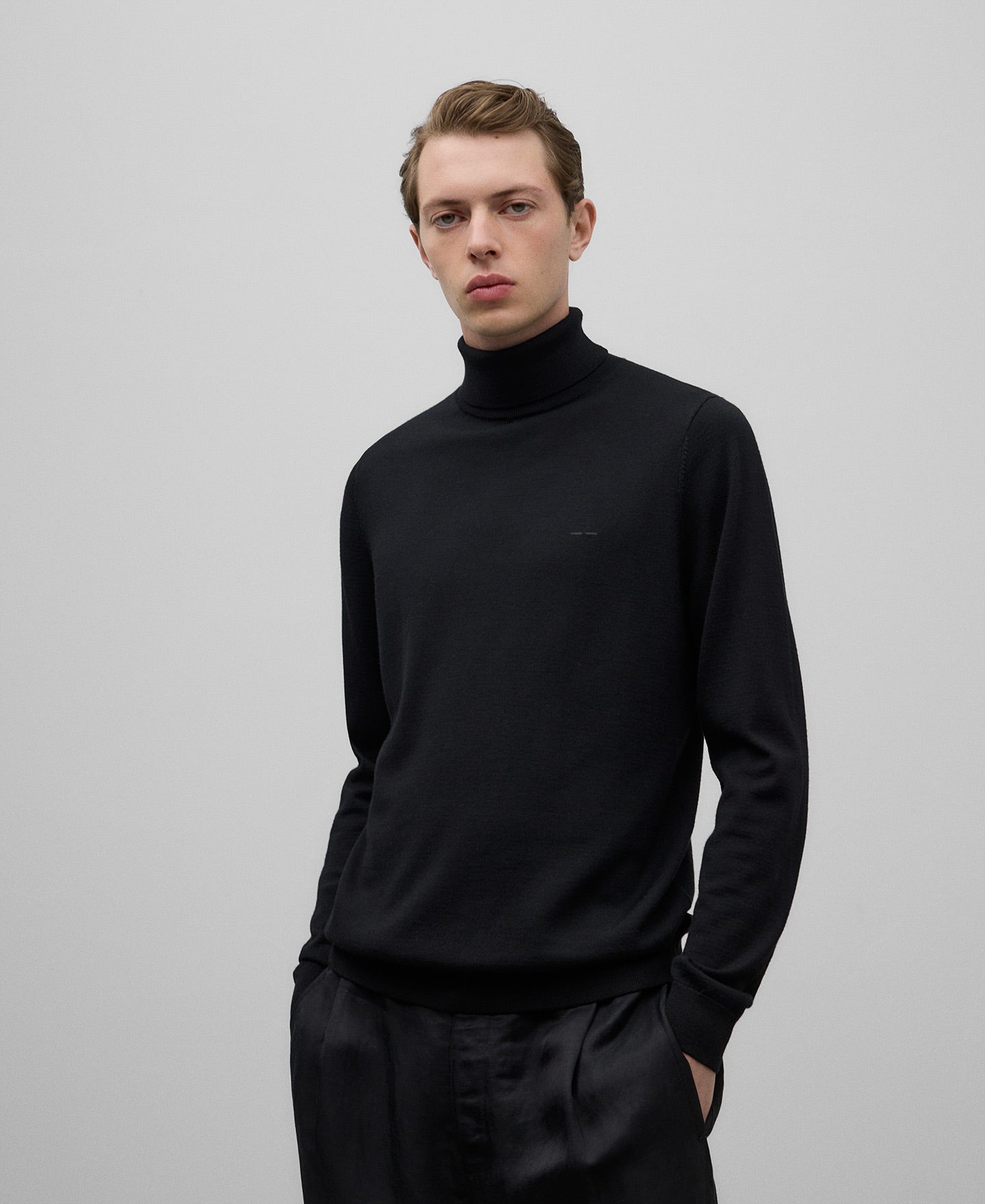 Merino wool turtleneck sweater man in black