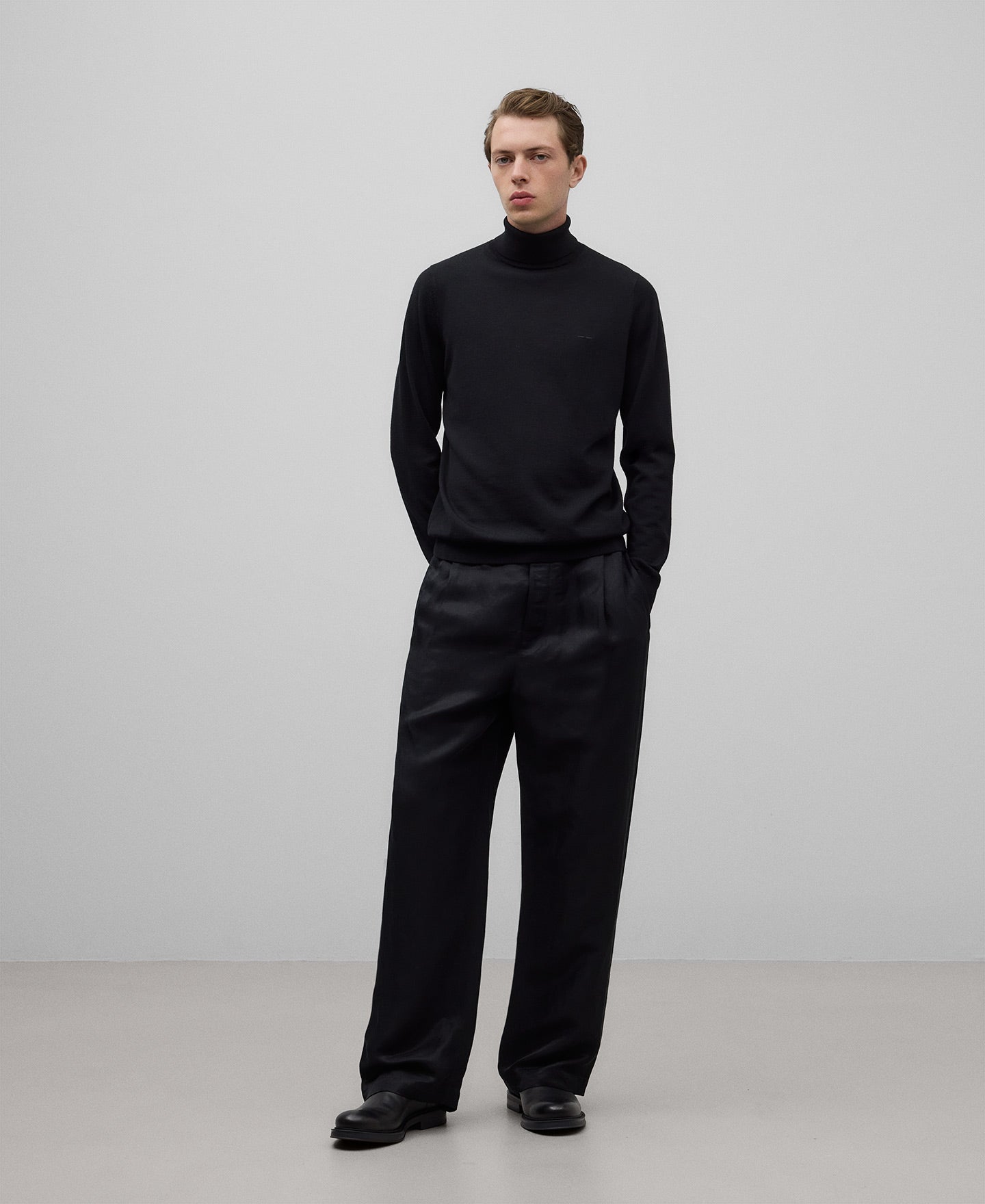 Merino wool turtleneck sweater man in black