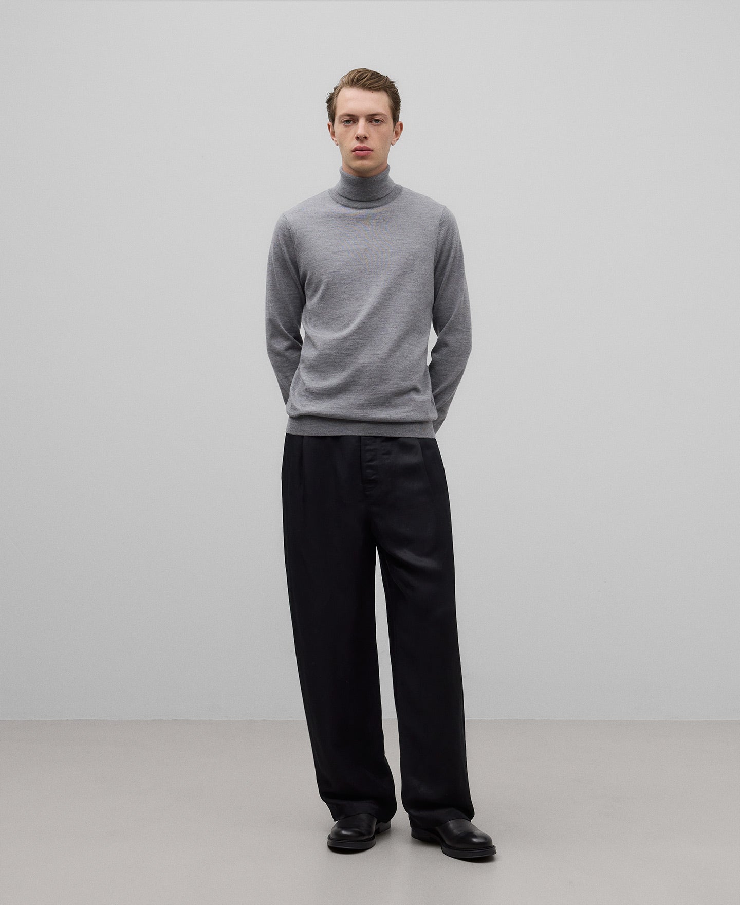 Merino wool turtleneck sweater man in grey melange