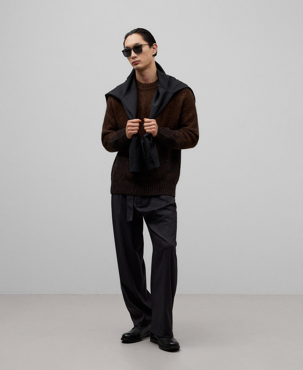 Gradient knit sweater man in brown print