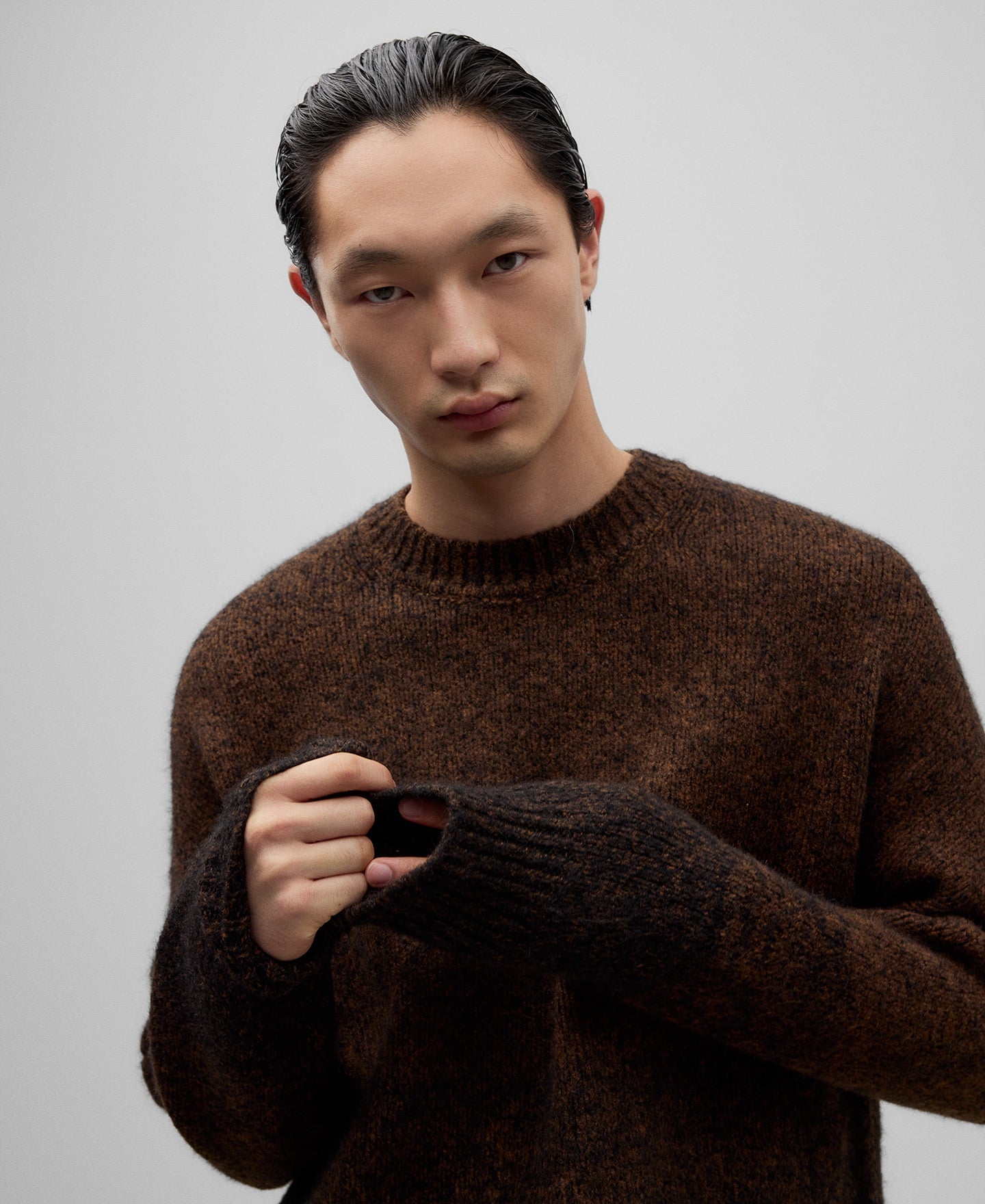 Gradient knit sweater man in brown print