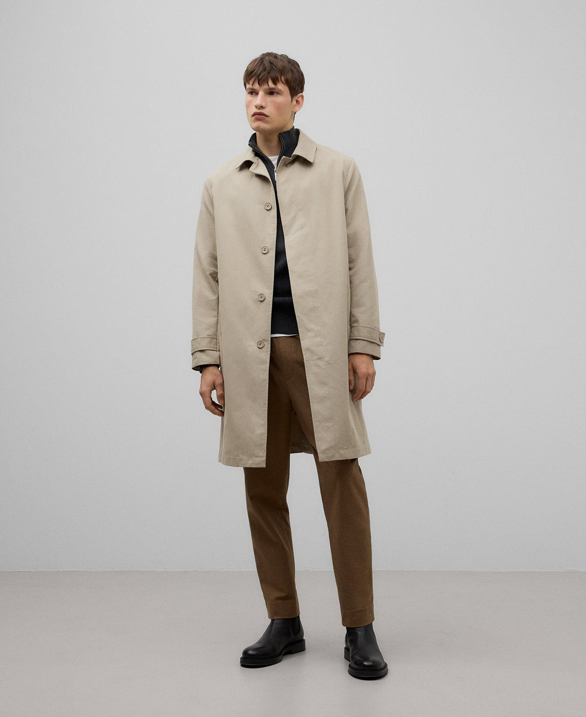 Cotton trousers man in taupe