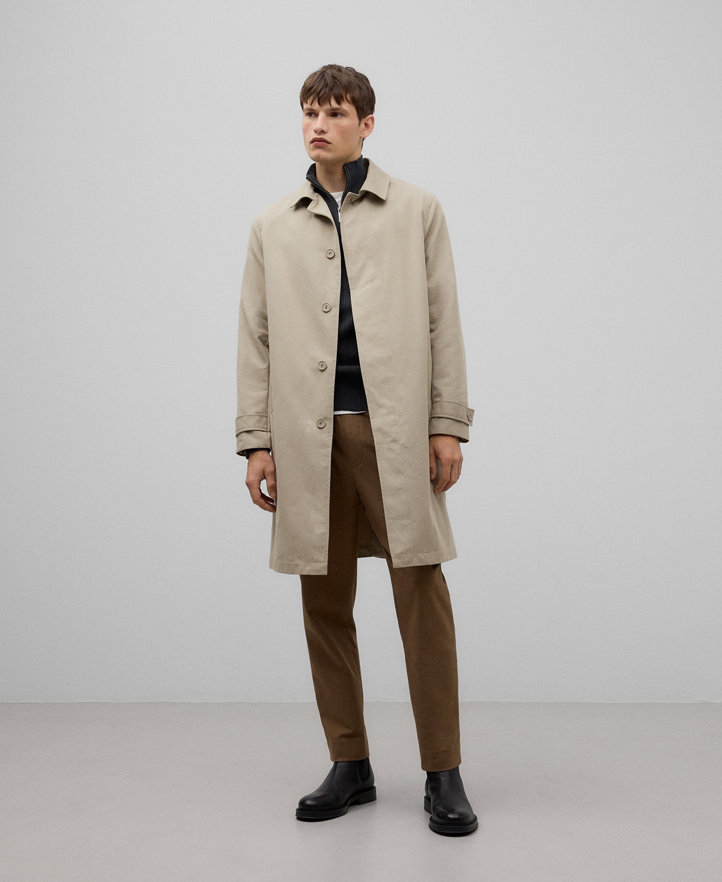 Cotton trousers man in taupe