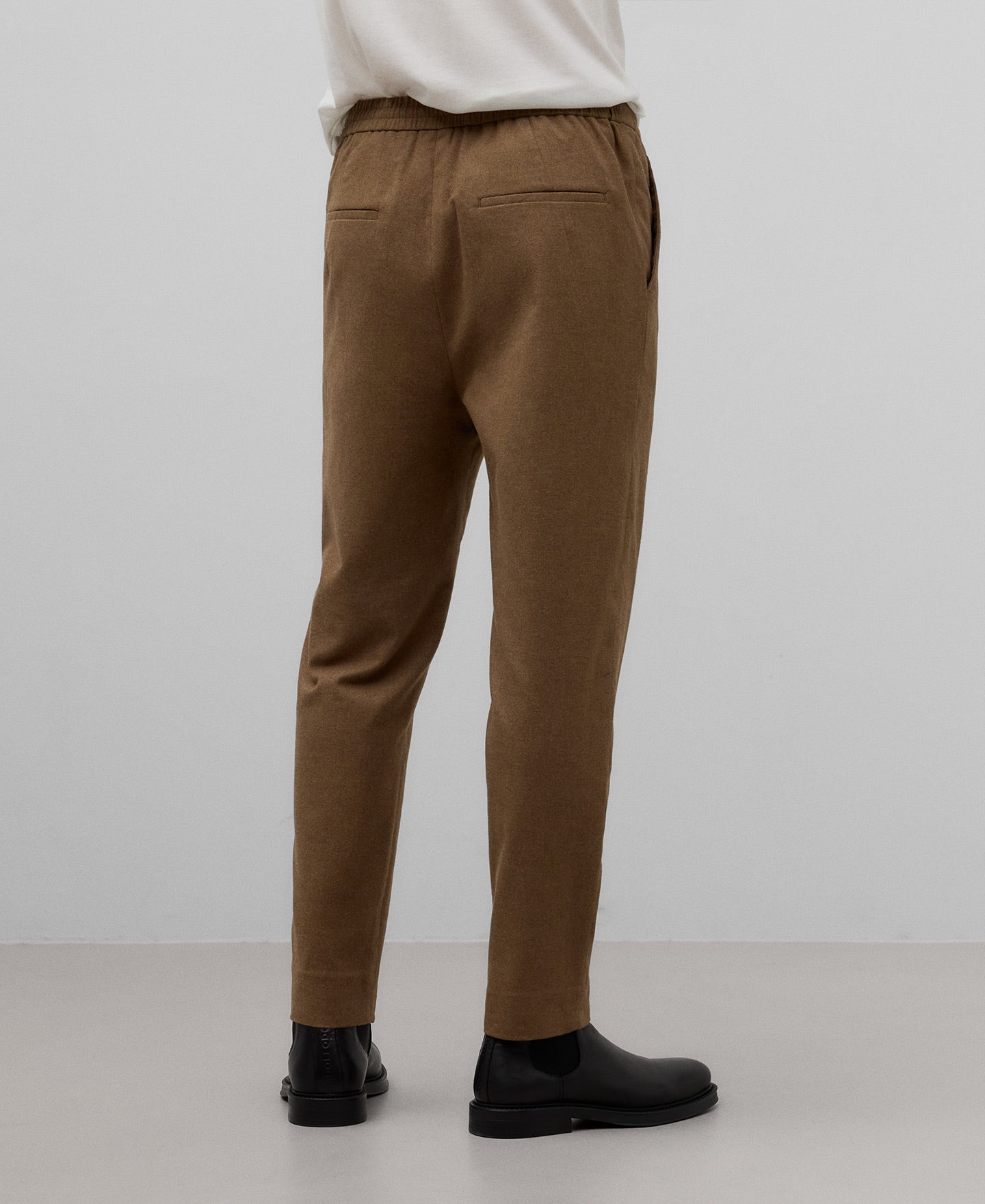 Cotton trousers man in taupe
