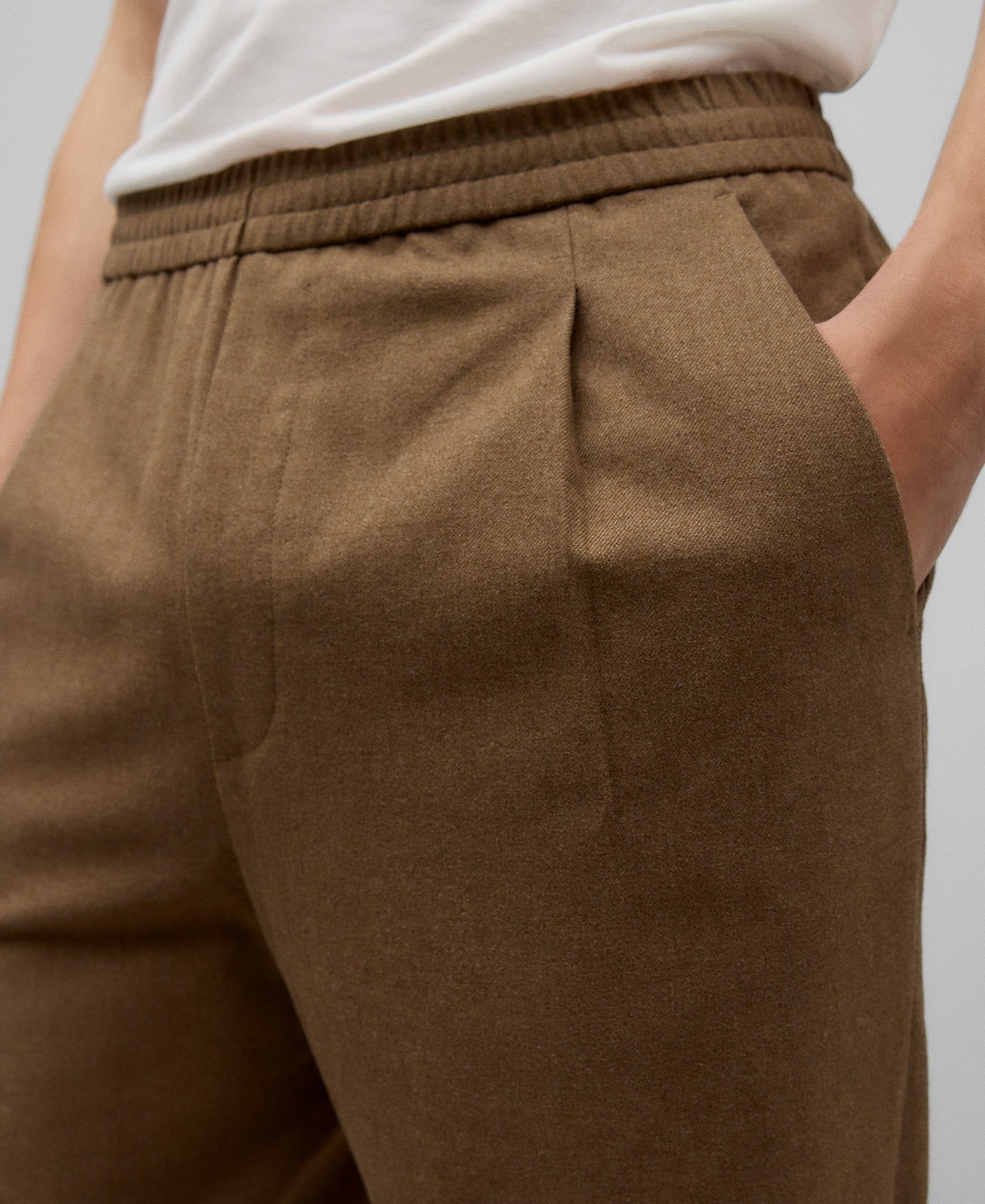 Cotton trousers man in taupe