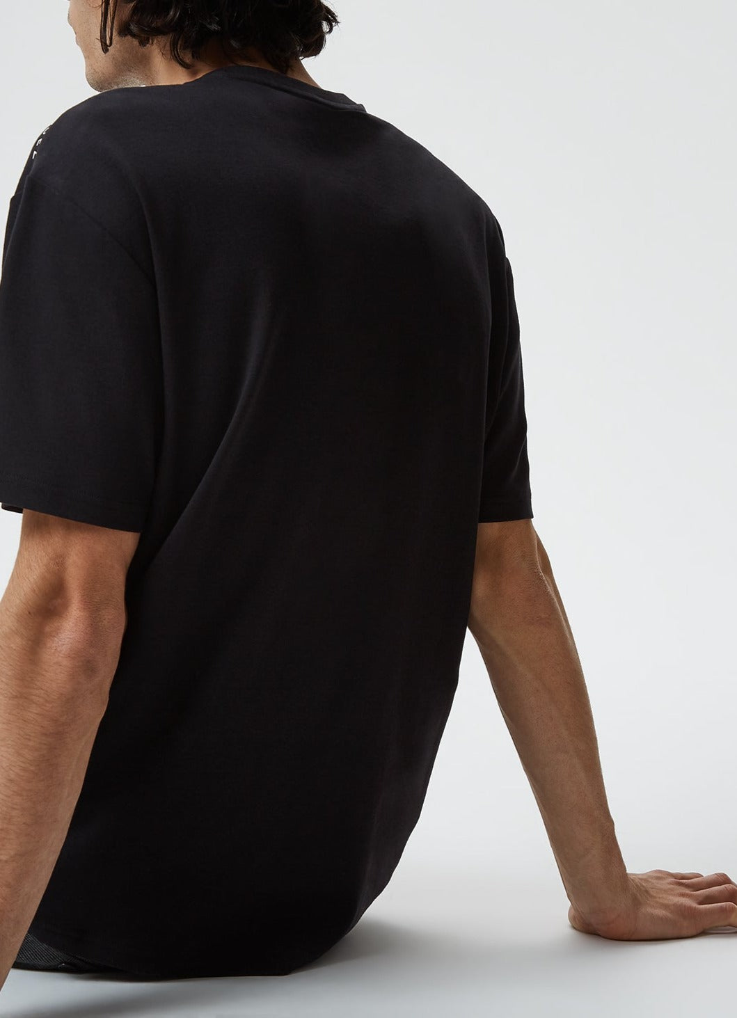 Black Round Collar T-Shirt With Drop Shoulders