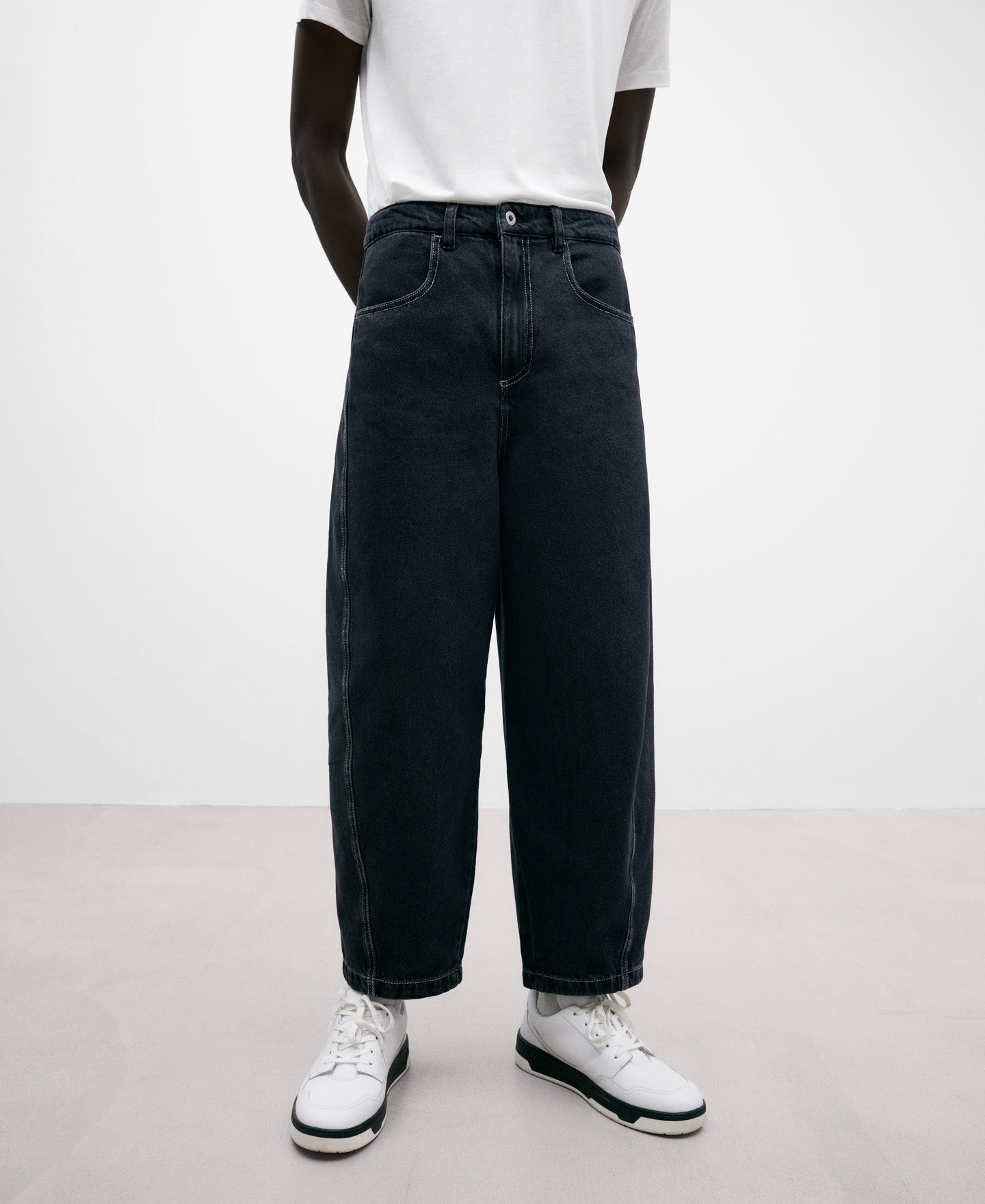 Barrel Silhouette Denim Trousers
