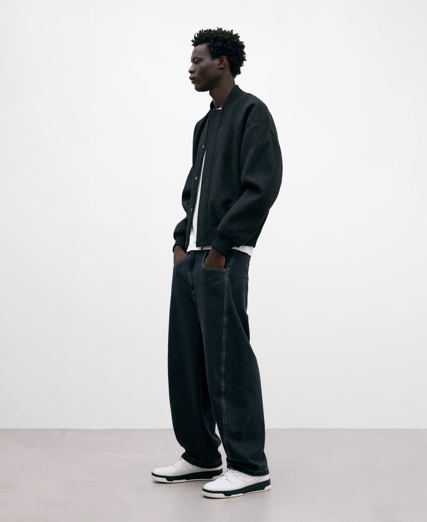 Barrel Silhouette Denim Trousers