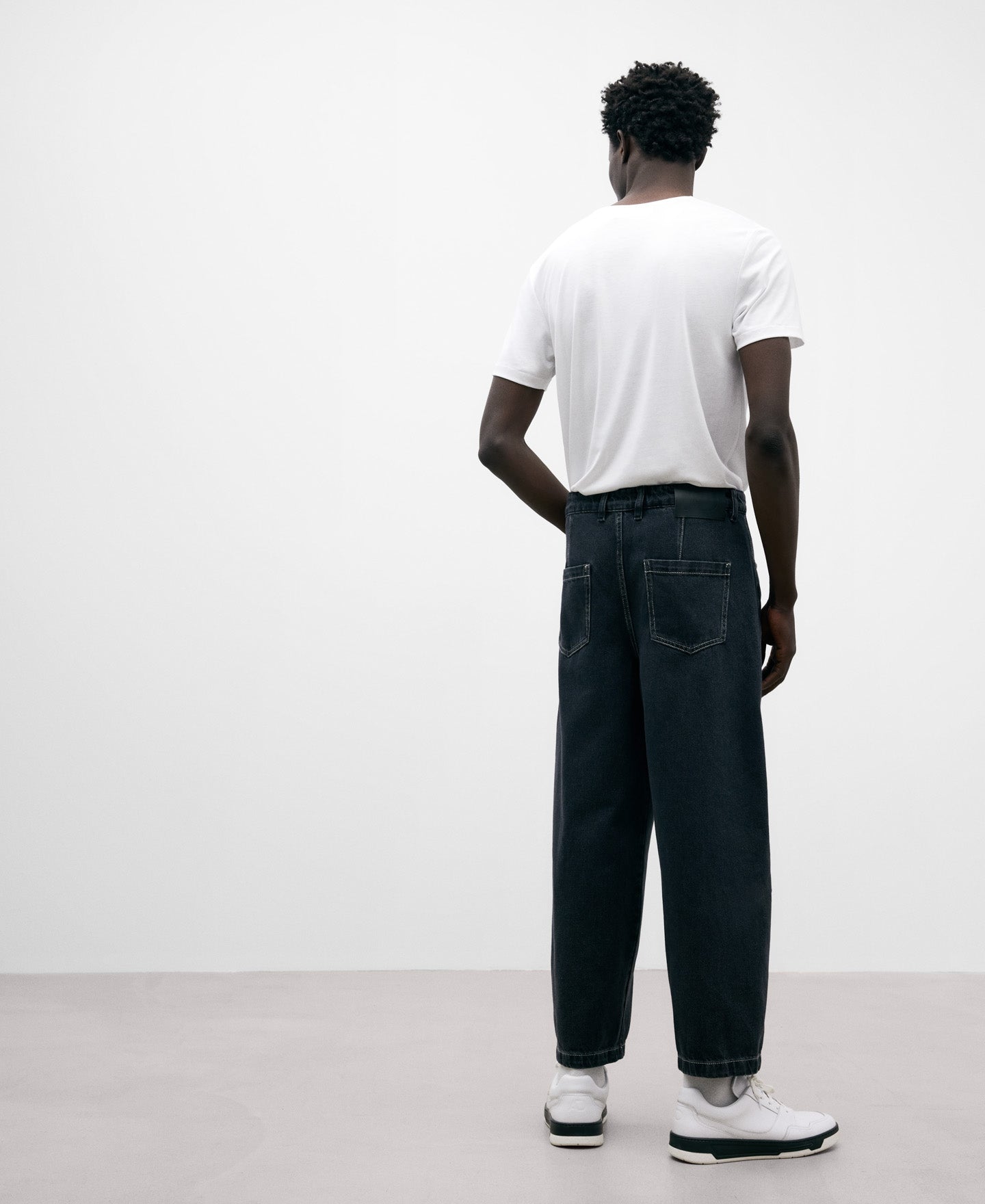 Barrel Silhouette Denim Trousers