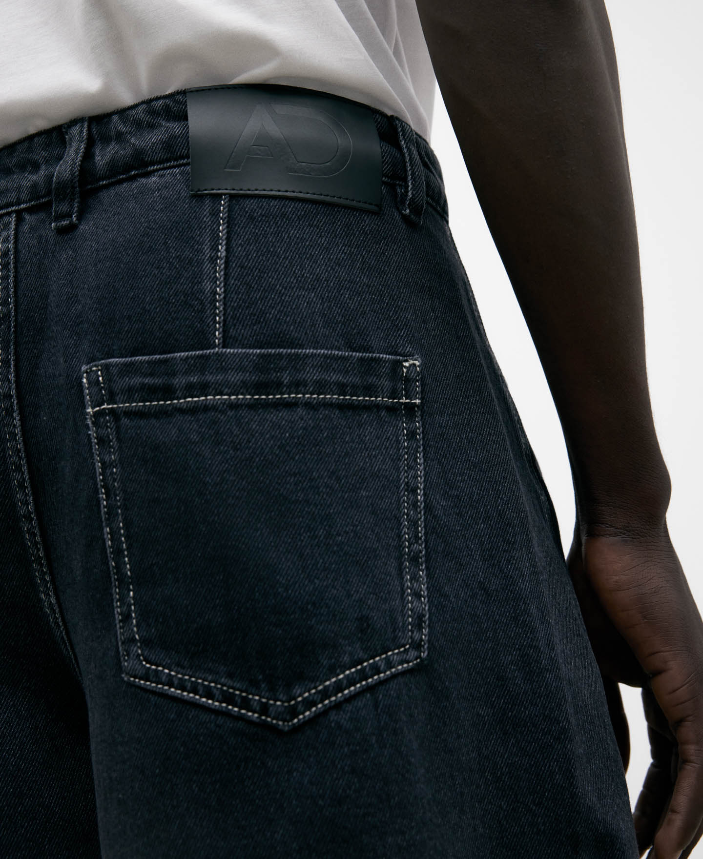 Barrel Silhouette Denim Trousers