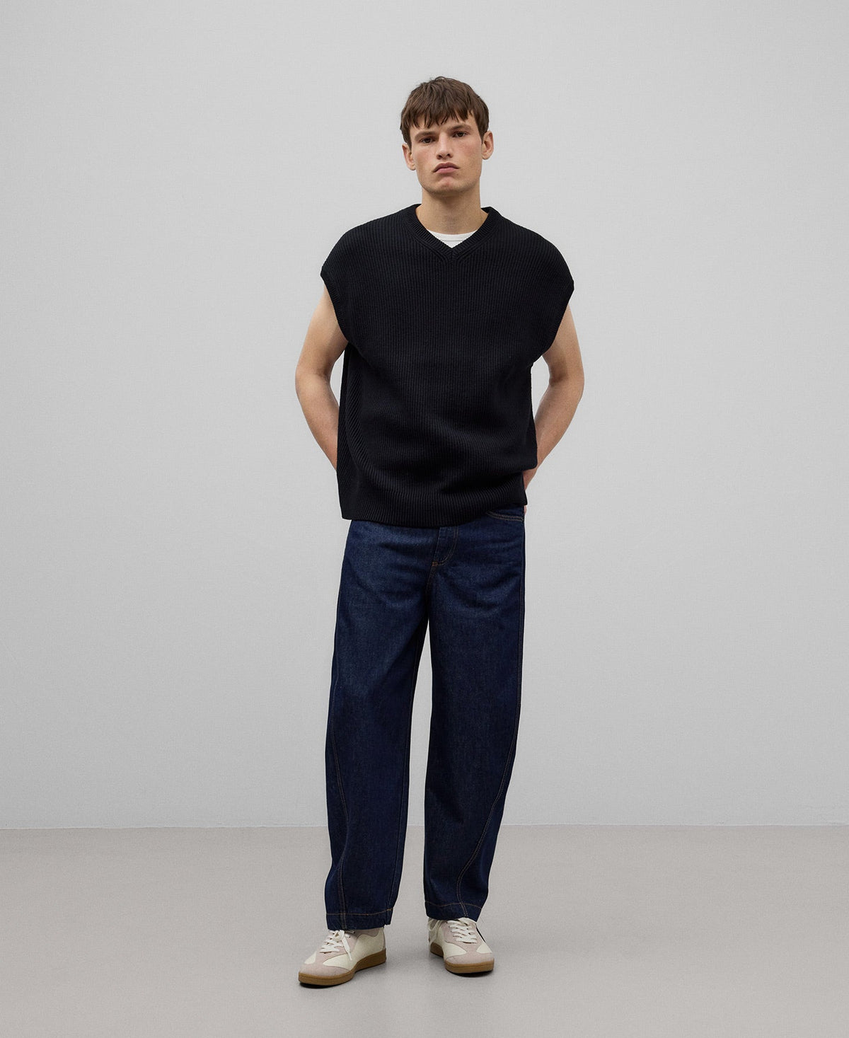 Blue barrel fit denim trousers man in navy blue