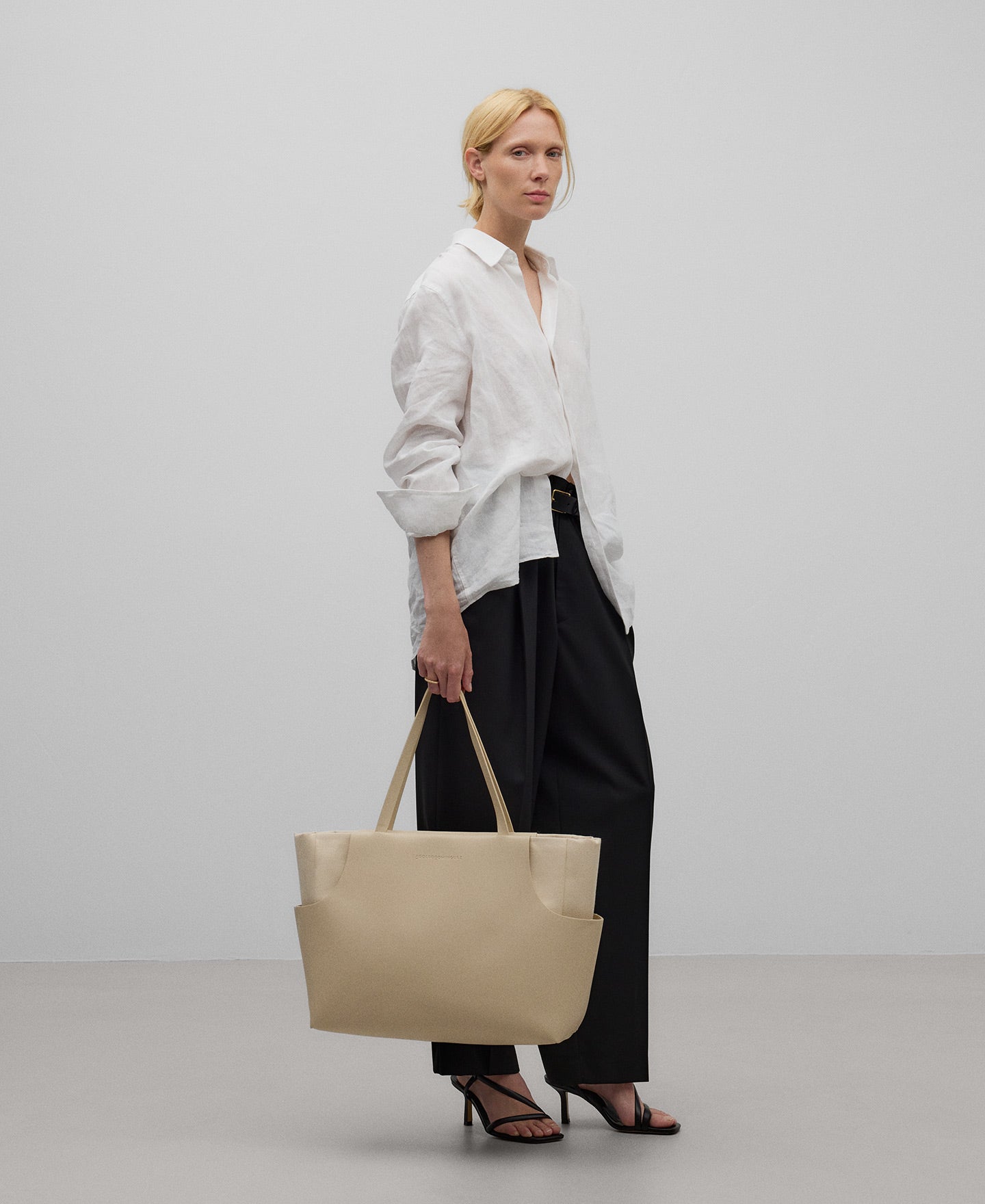 Double material maxi bag woman in light cream