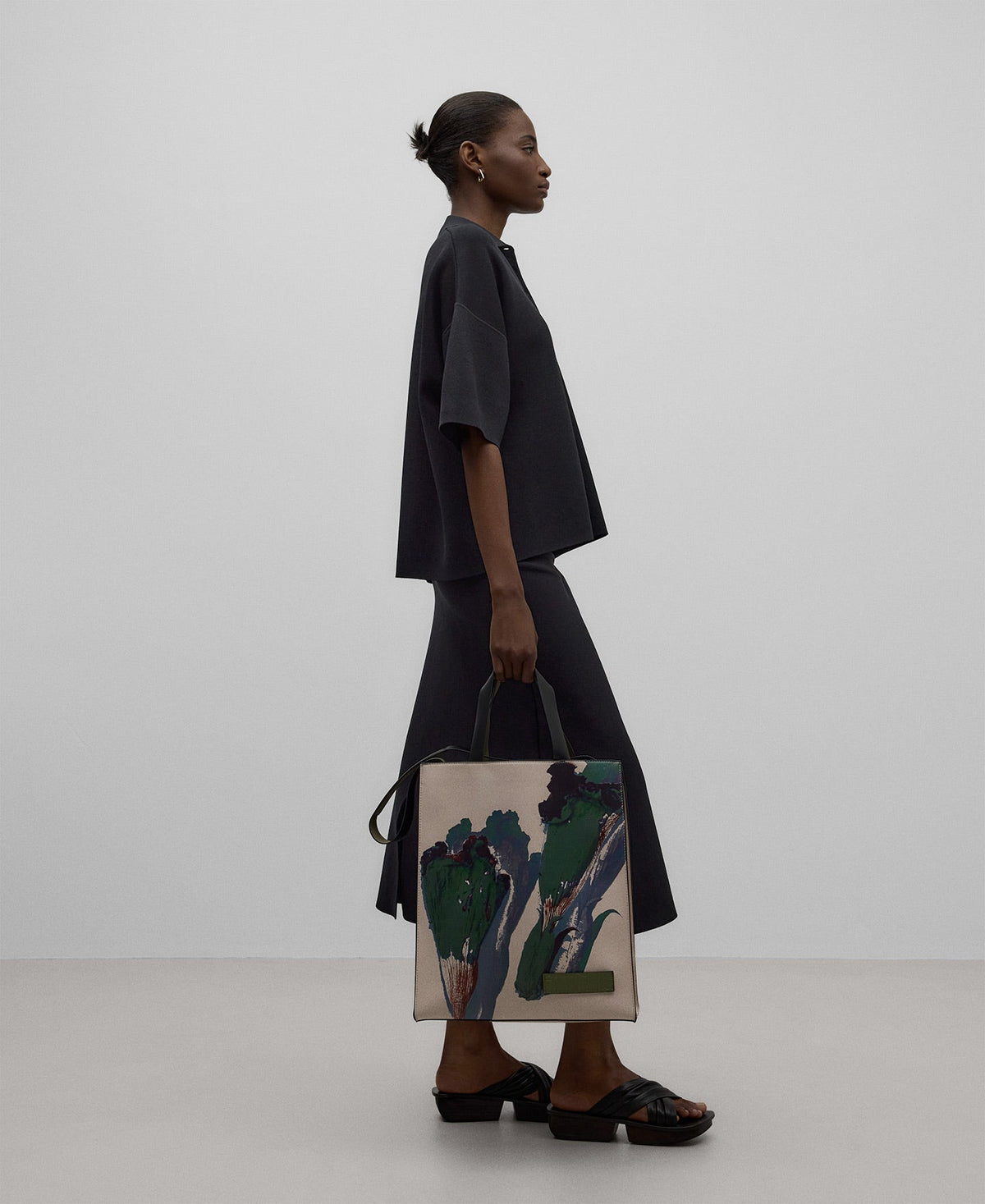 Large rectangular shopper bag woman in green