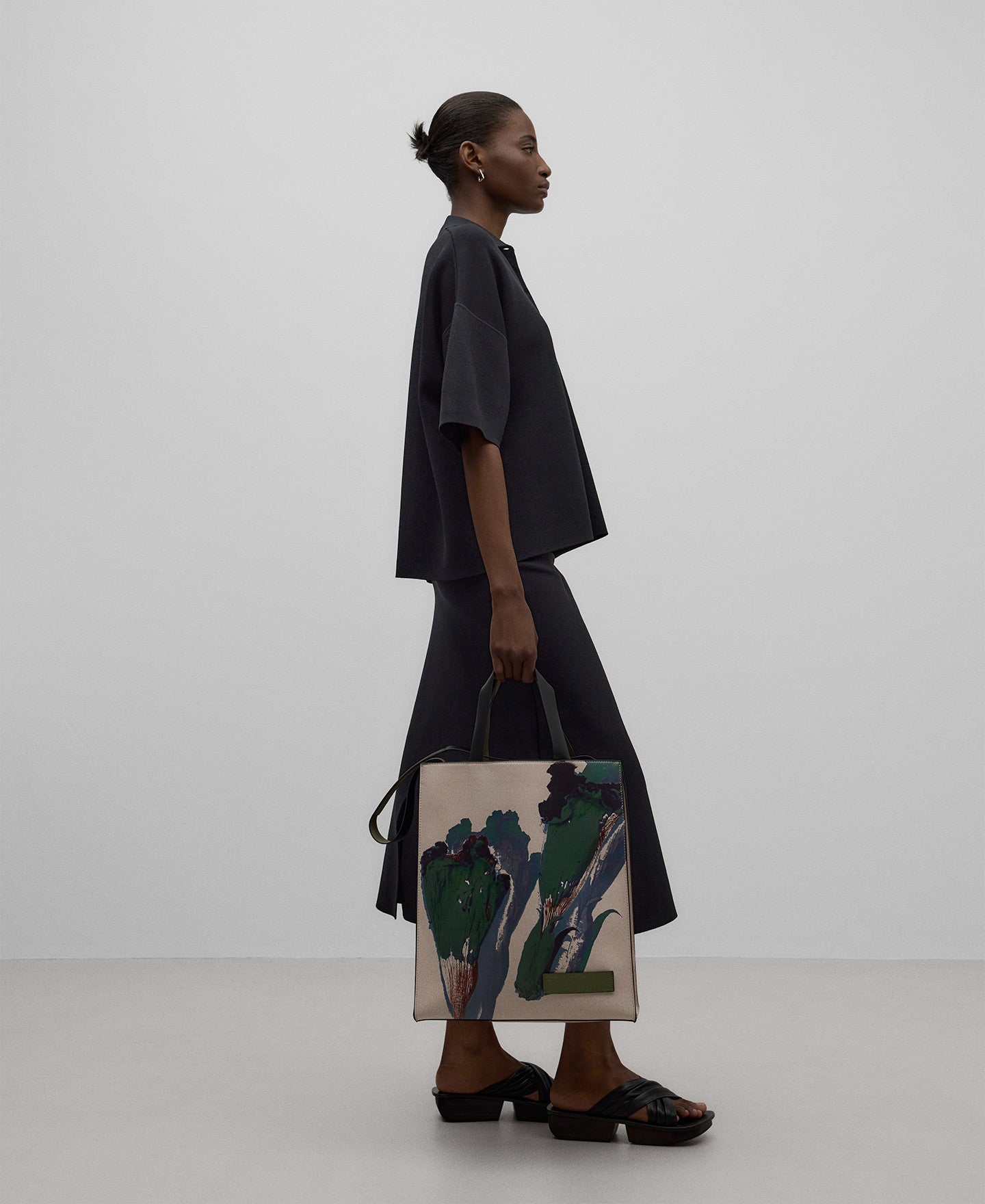 Large rectangular shopper bag woman in green