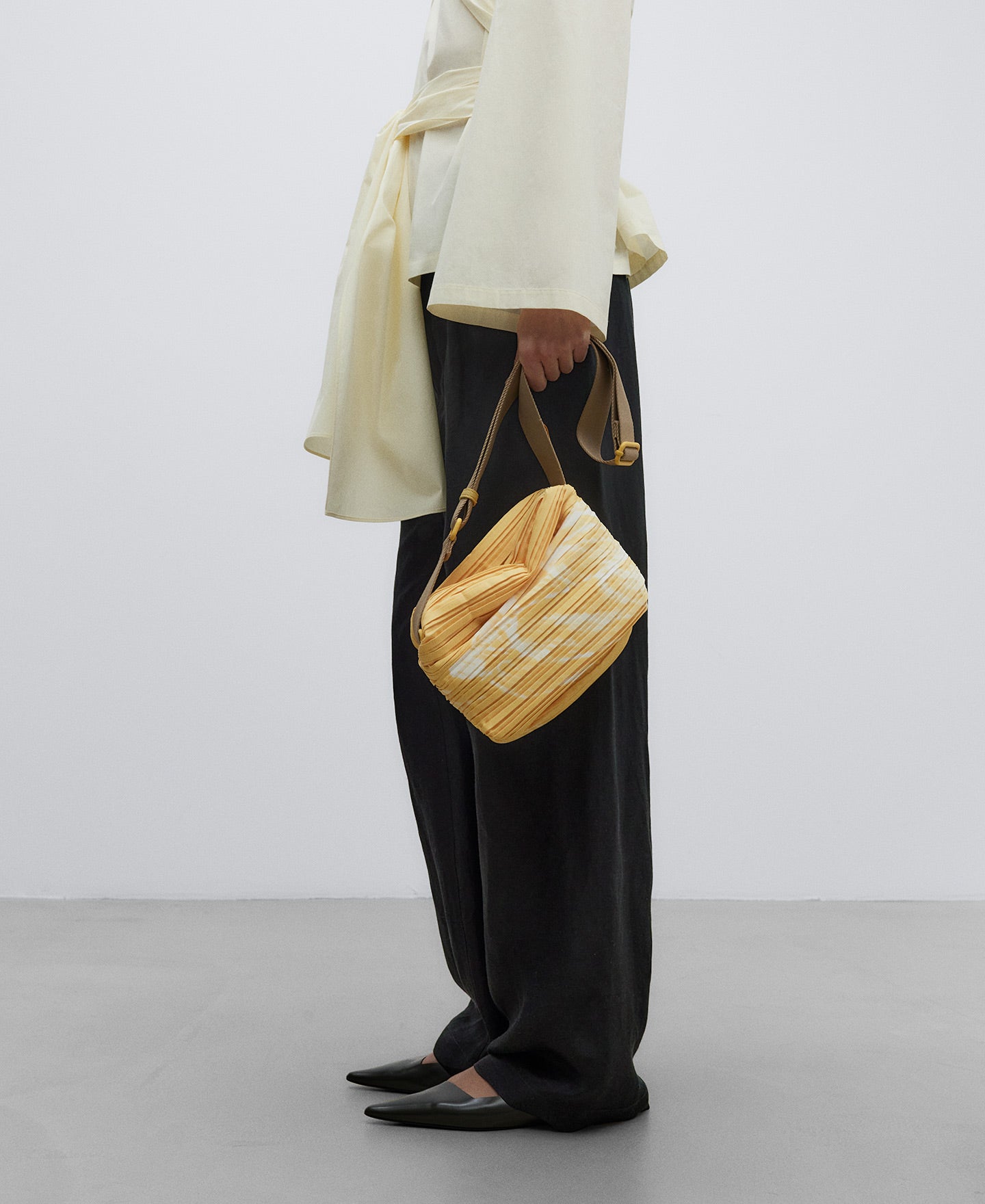 Light Yellow Recycled Crinkle Medium Bag