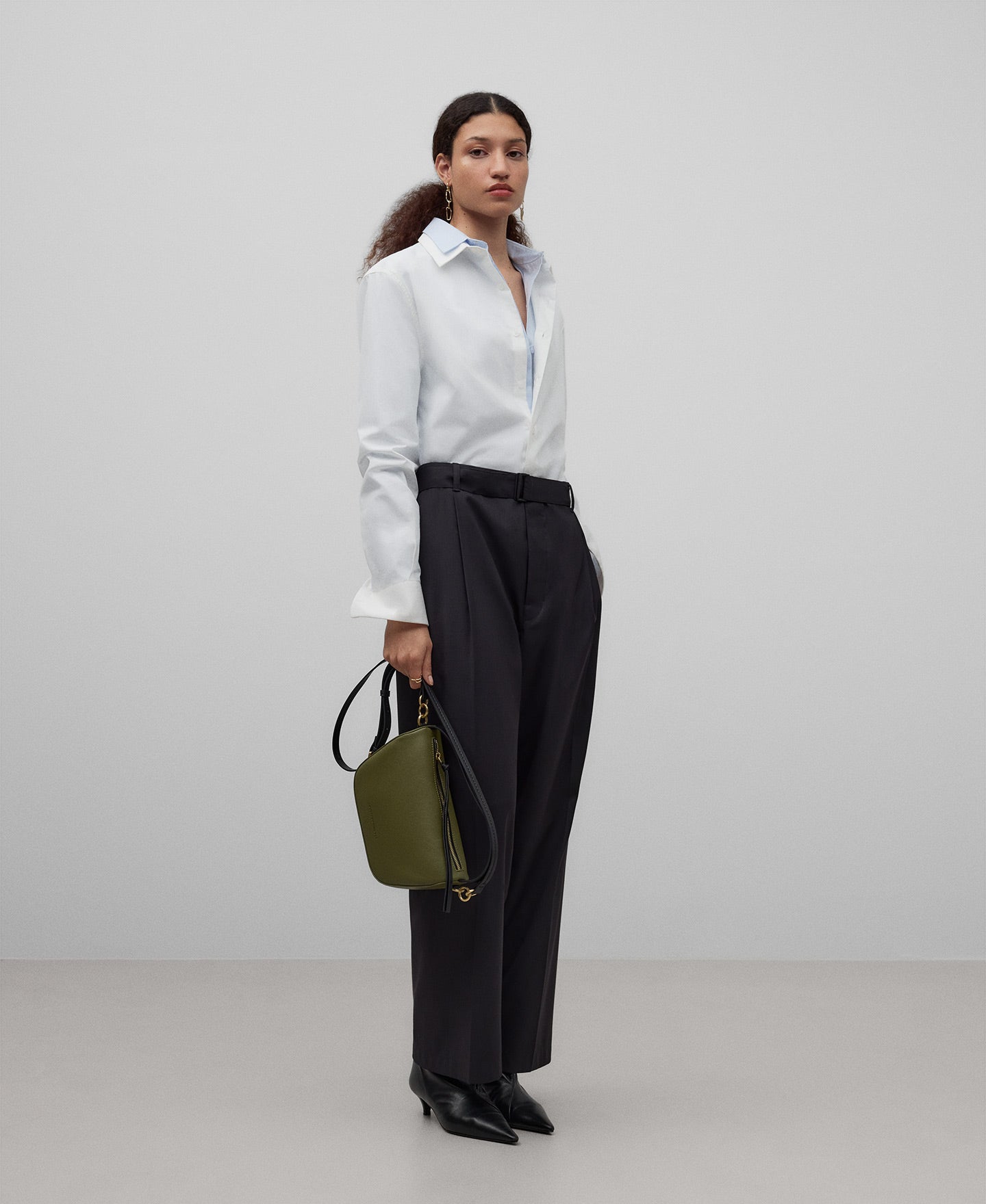 Leather-Non-Leather medium bag in olive green