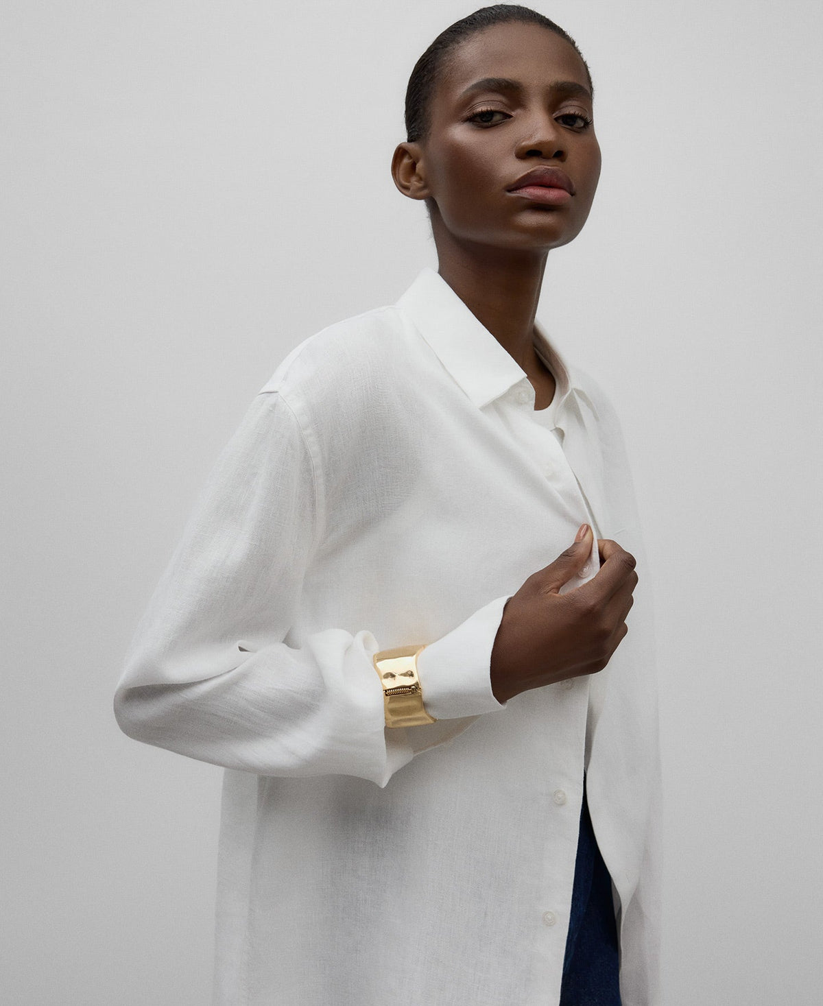 Wide rigid bracelet woman in gold