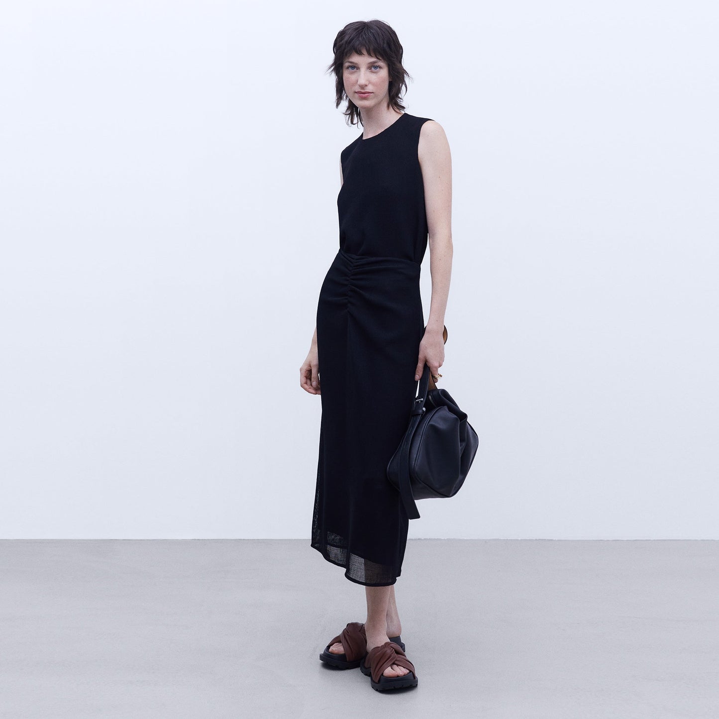 Elegant Noir Midi Skirt