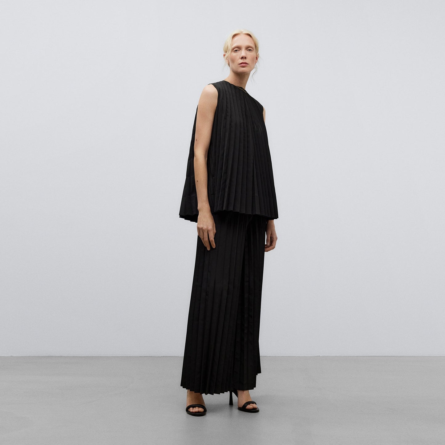 Black Crinkle Collared Top