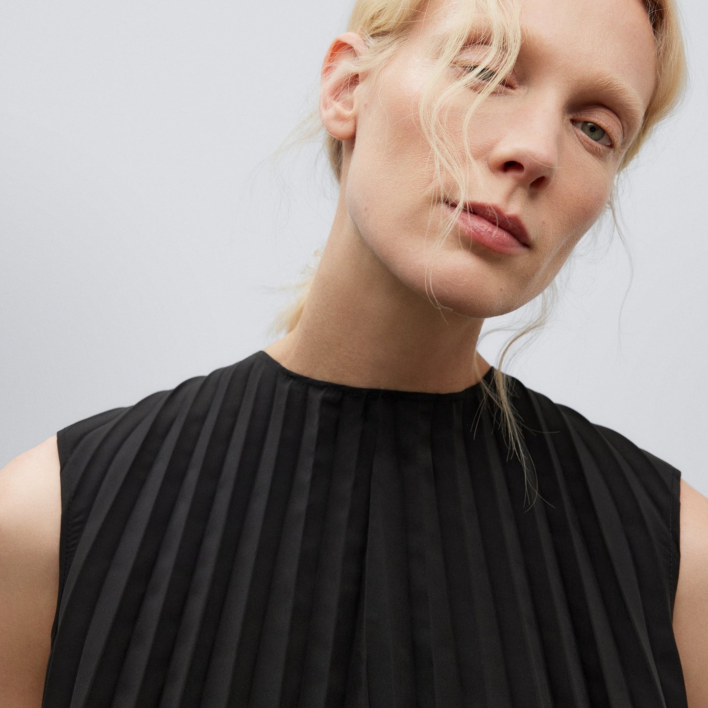 Black Crinkle Collared Top