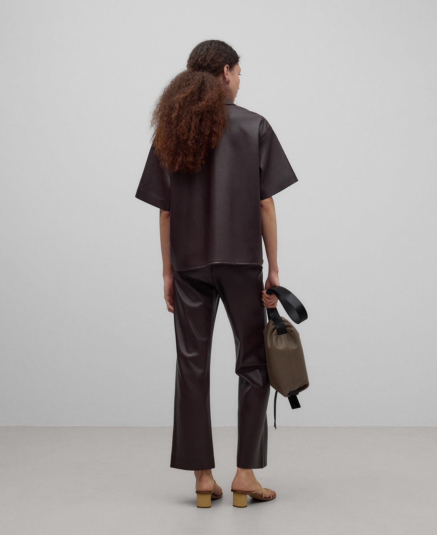Non-Leather short sleeve shirt woman in chocolate