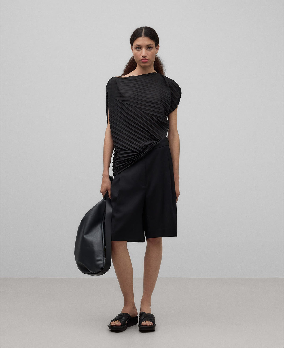 Aymmetrical black crinkle top in black