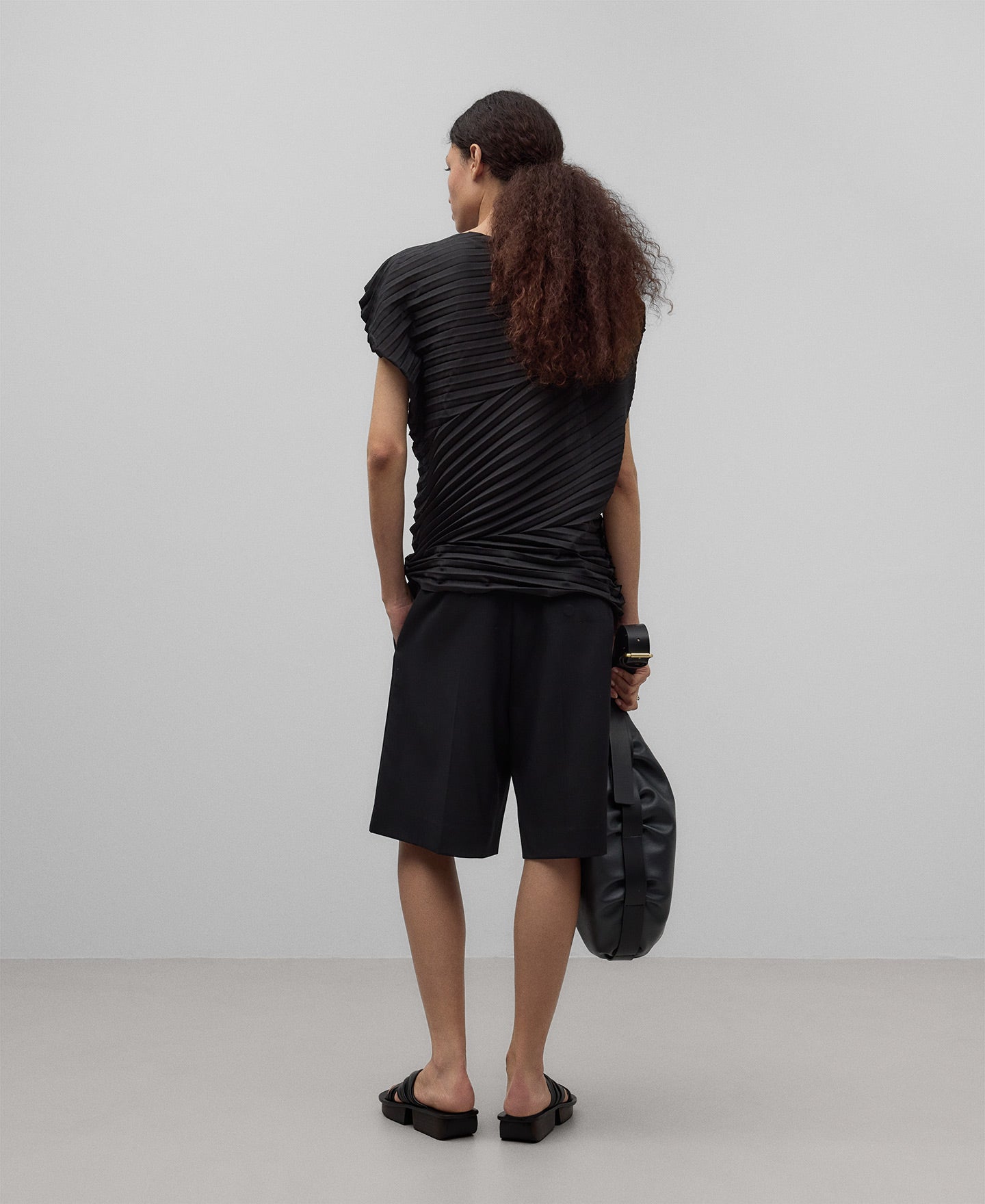 Aymmetrical black crinkle top in black