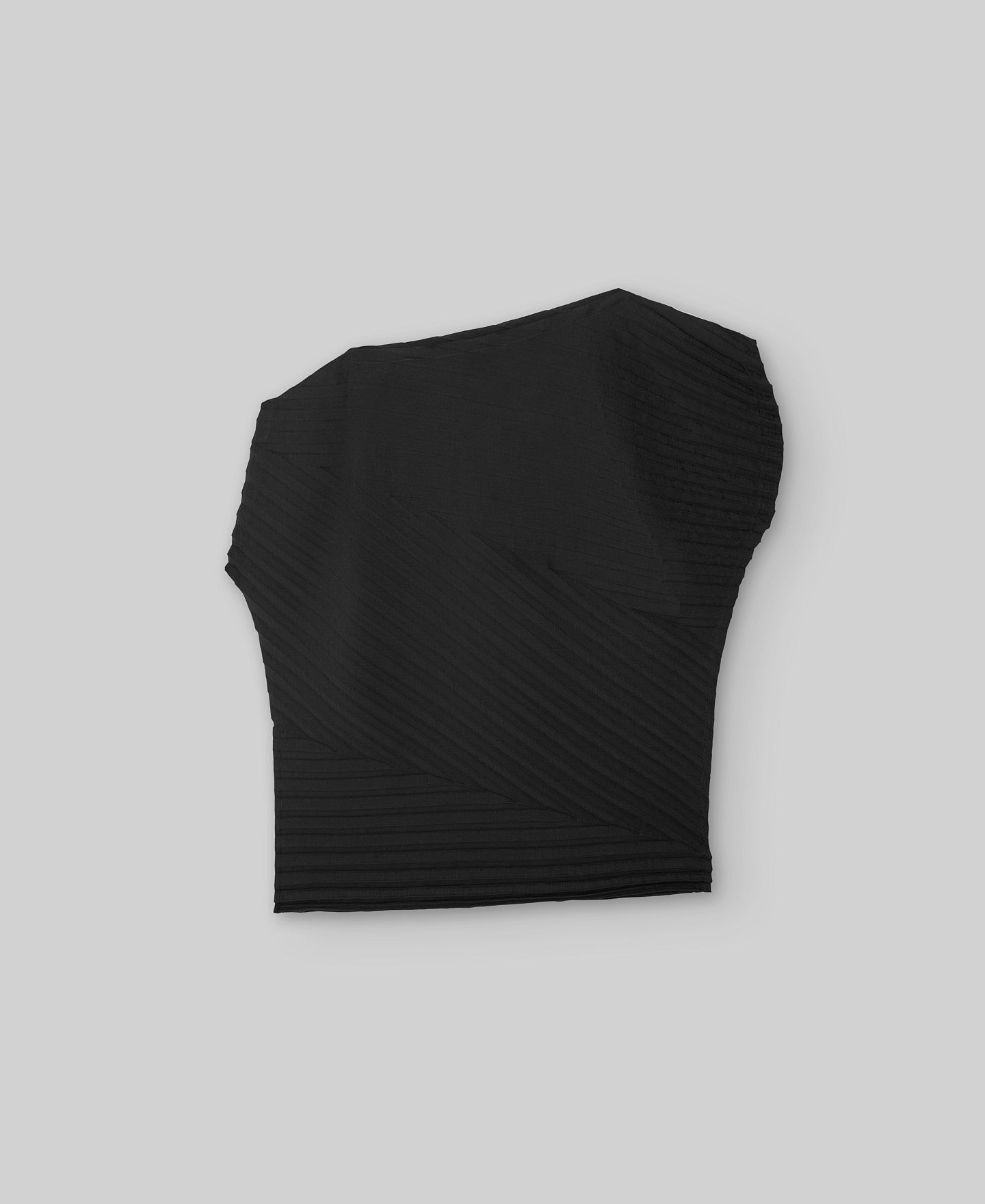 Aymmetrical black crinkle top in black