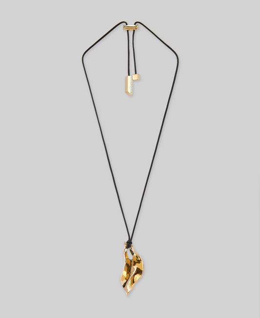 Lacquered metal leaf necklace woman in gold