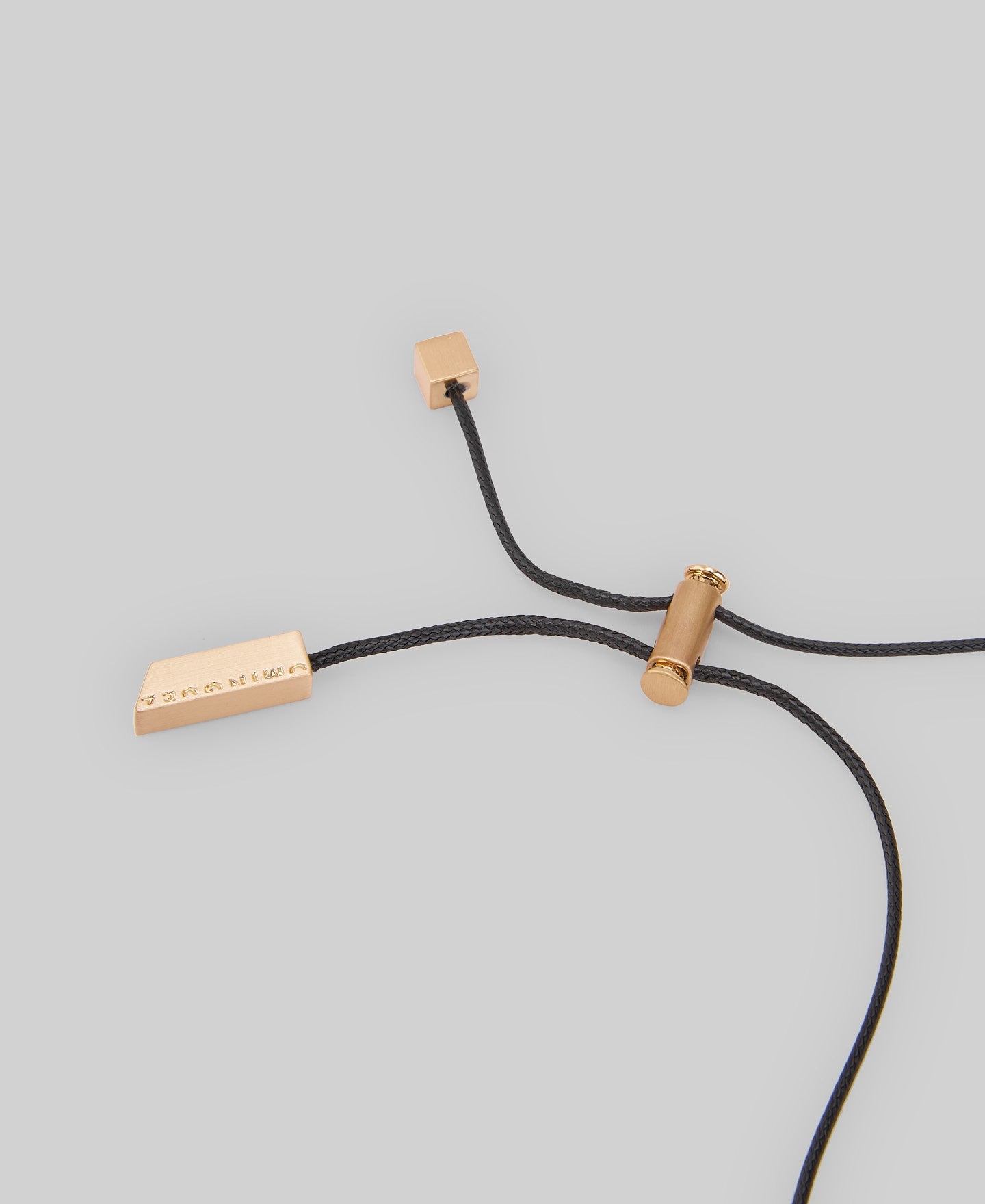 Gold piece with grooves necklace woman in gold