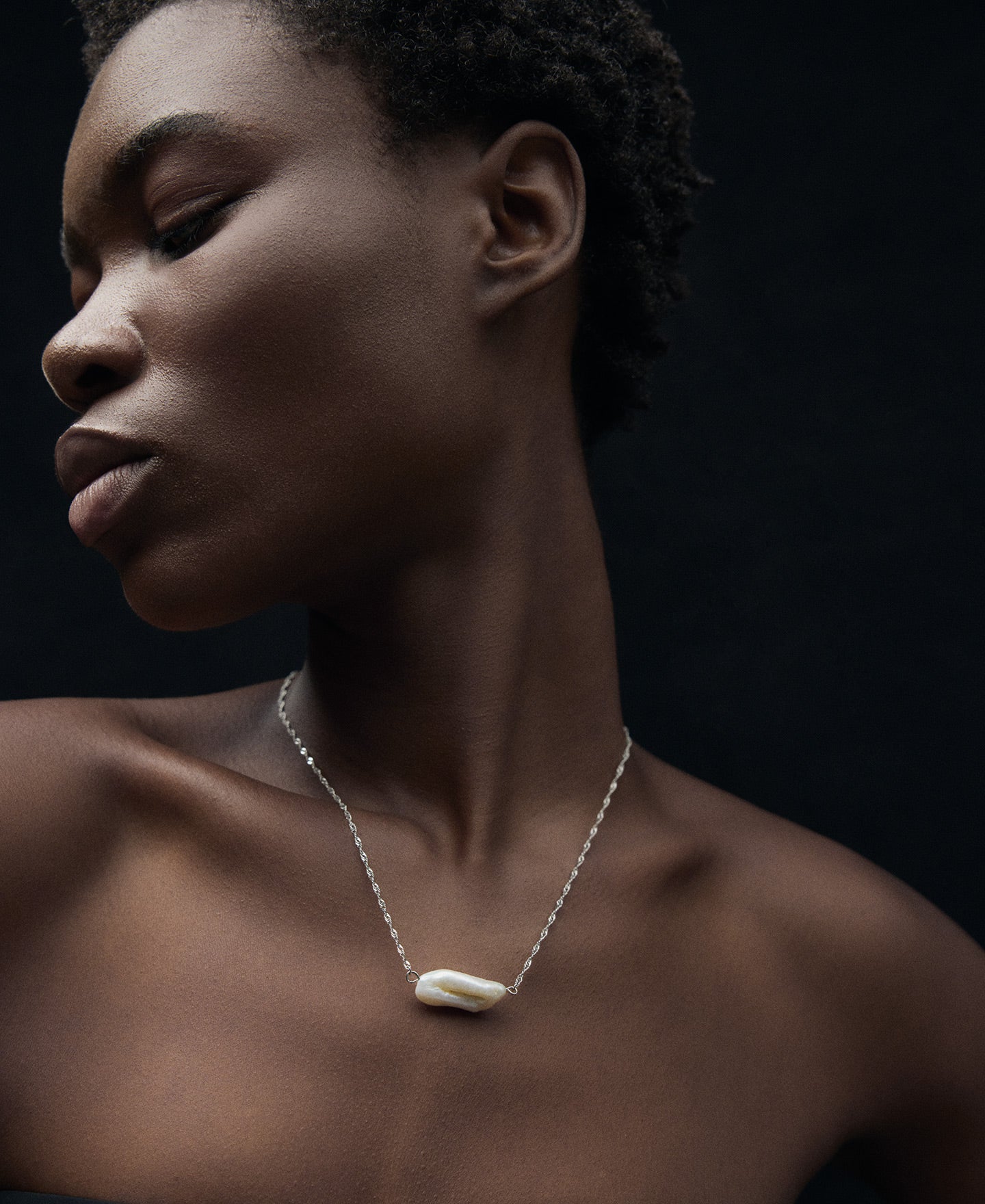 Chain necklace with natural pearl woman in silver color