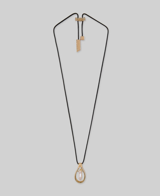 Hoop with central pearl necklace woman in gold