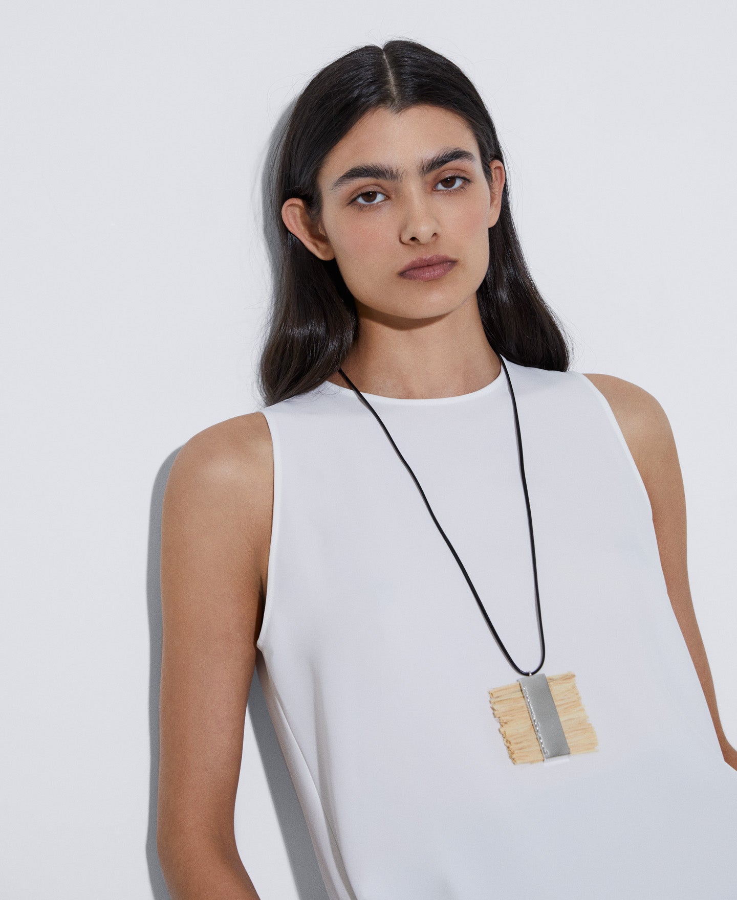 Beige Asymmetrical Necklace In Raffia And Zinc