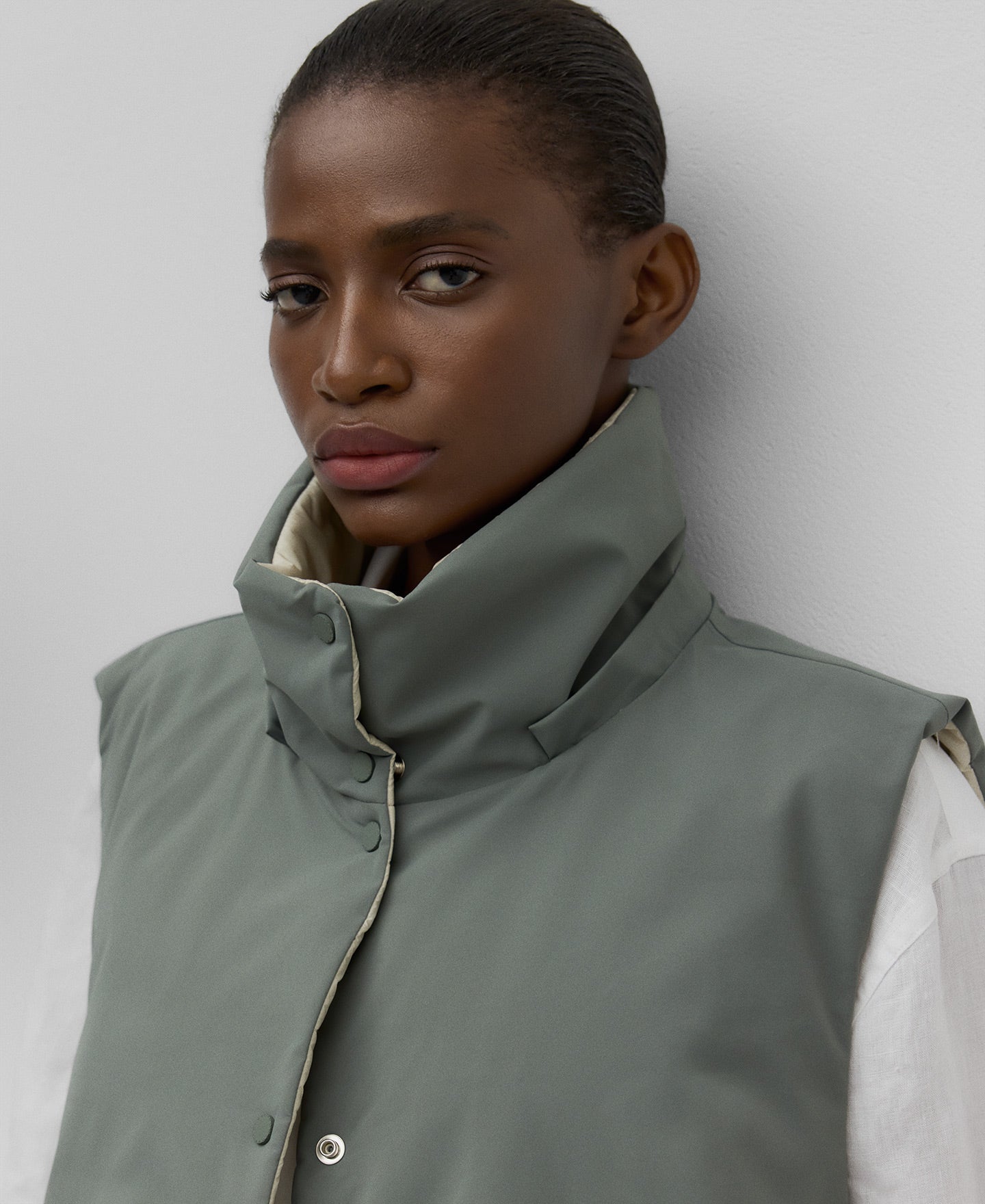 Reversible hooded vest woman in multicolor2