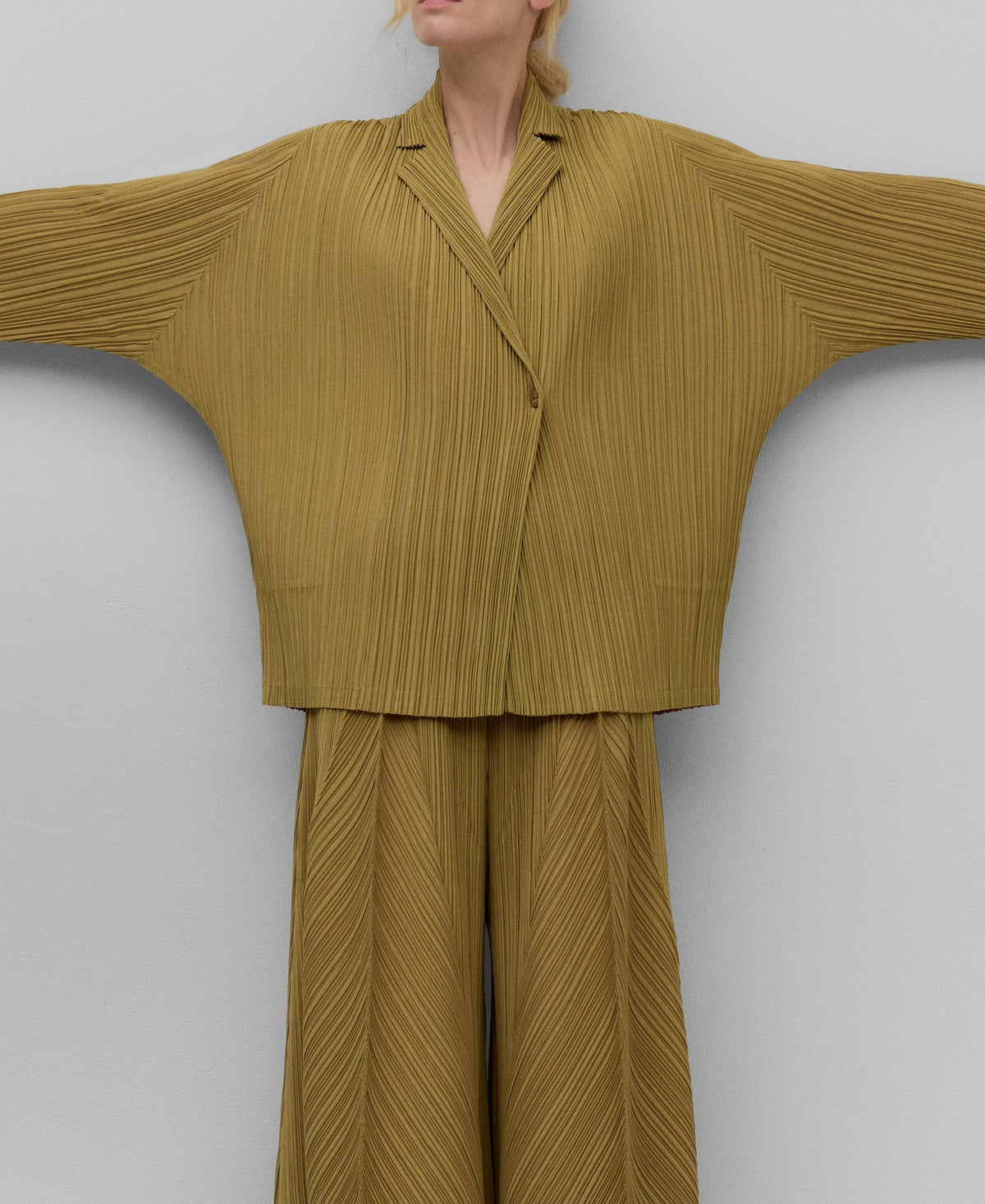 Green crinkle long blazer woman in olive green