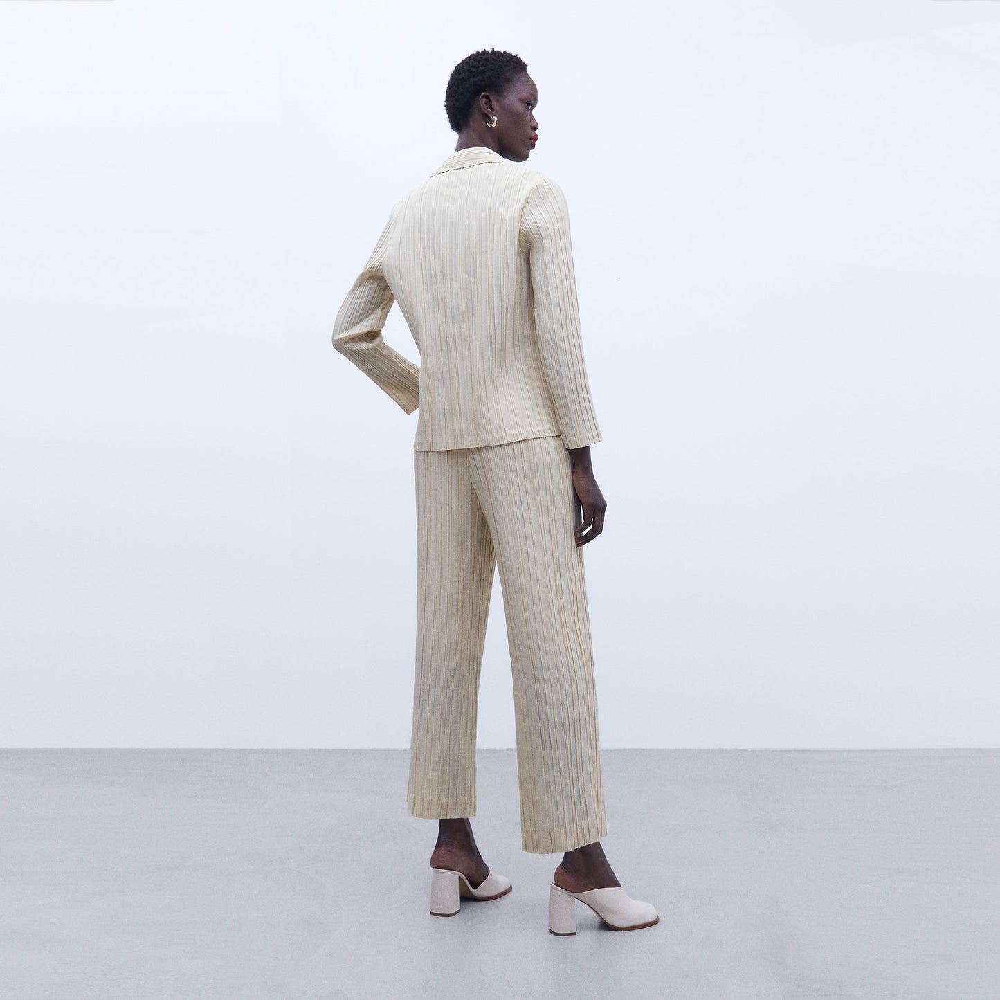 Crinkle Blazer - Sand