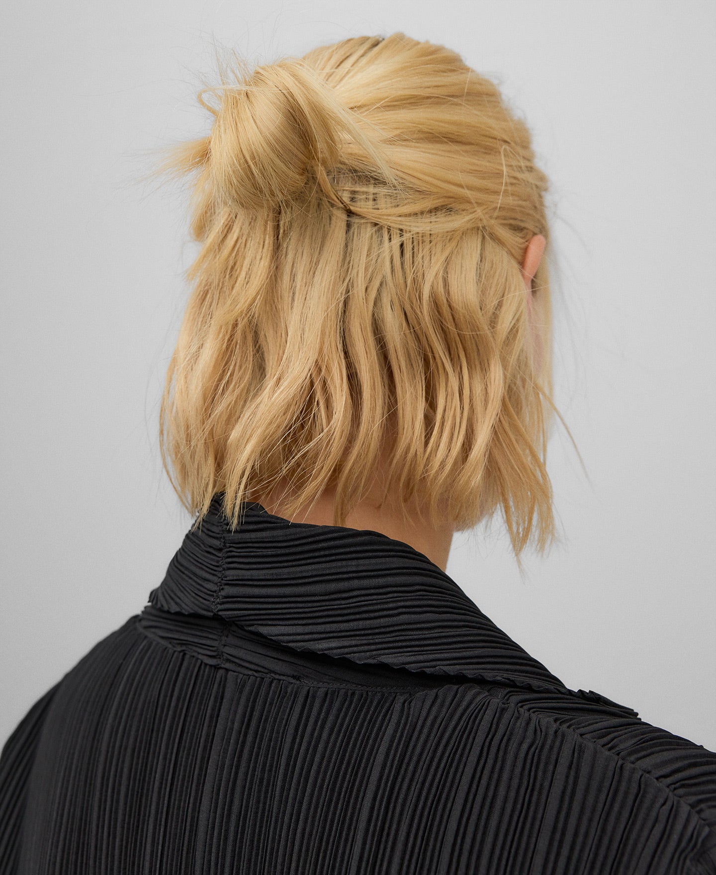 Black crinkle blazer woman