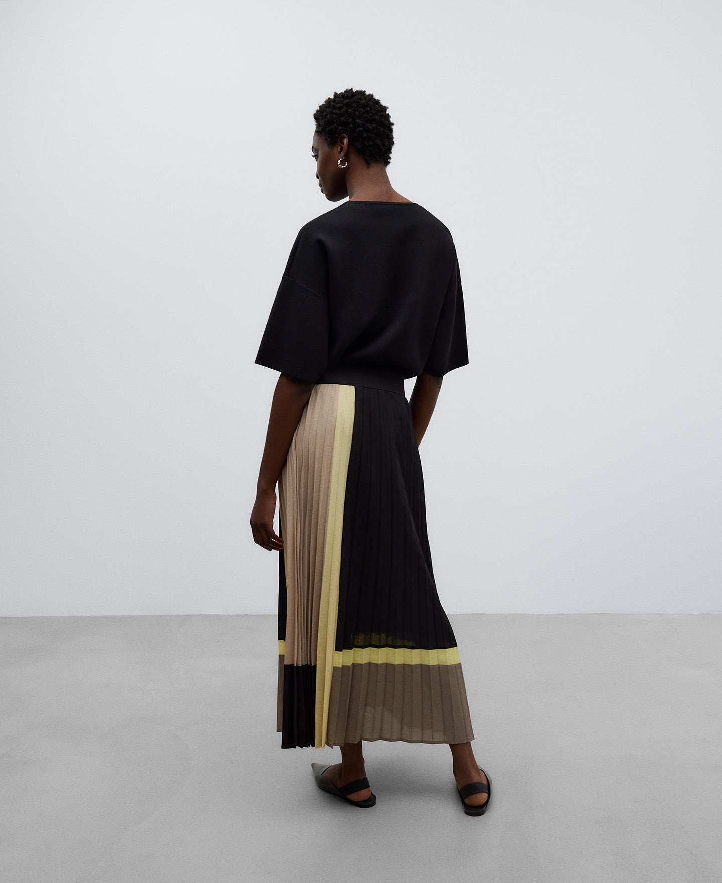 Black Pleated Colour Block Long Skirt