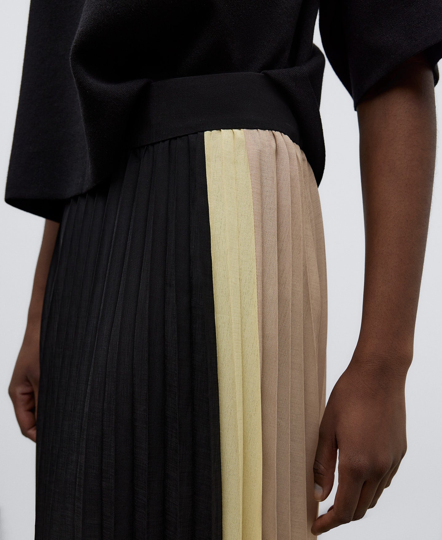 Black Pleated Colour Block Long Skirt