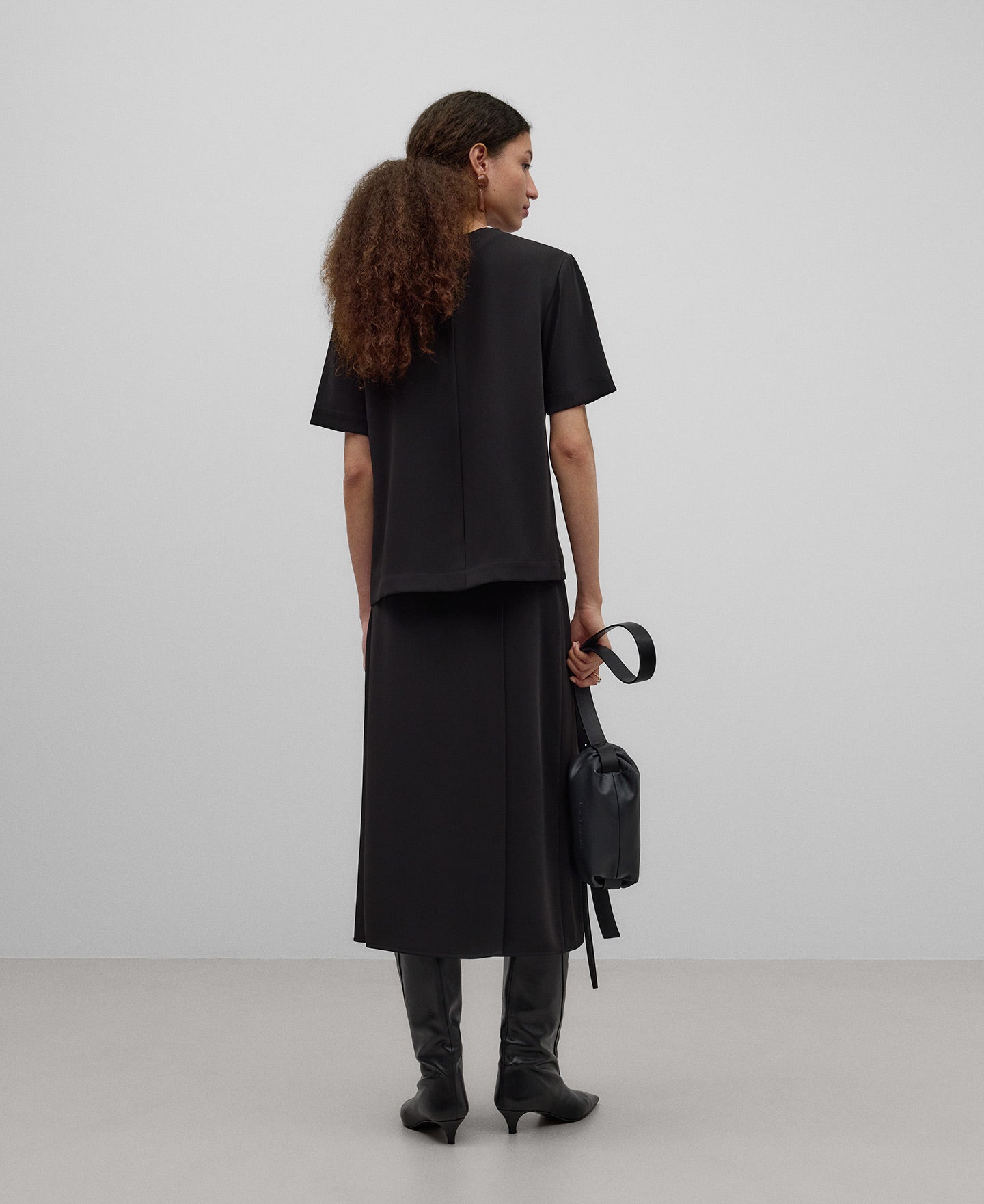 Flared midi skirt woman in black