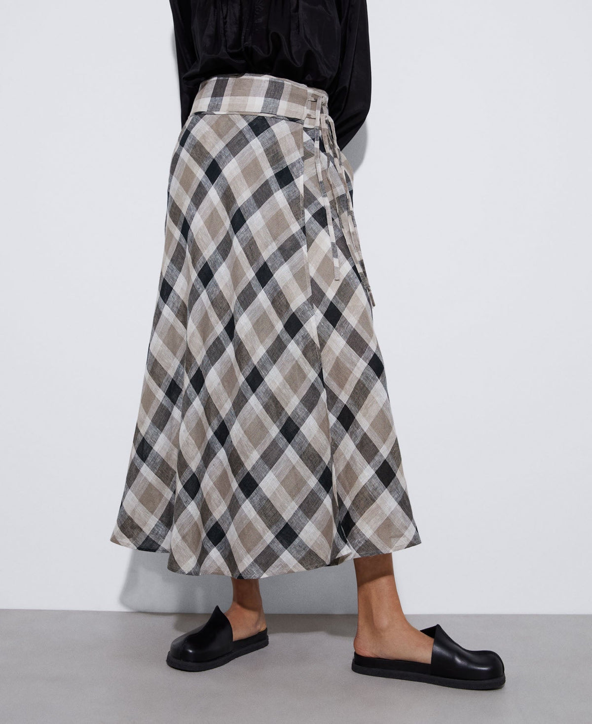 Black Check Long Skirt In Linen