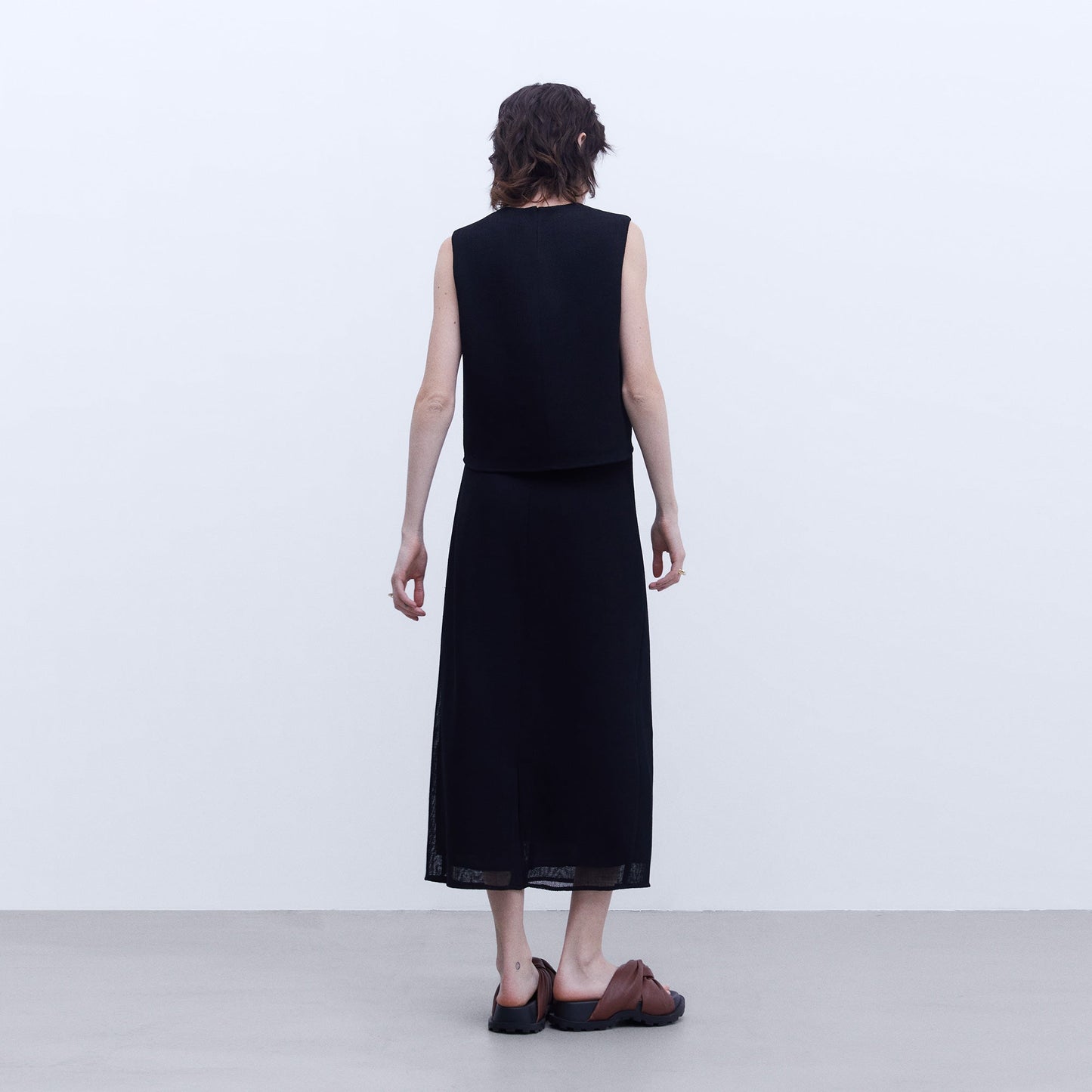 Elegant Noir Midi Skirt