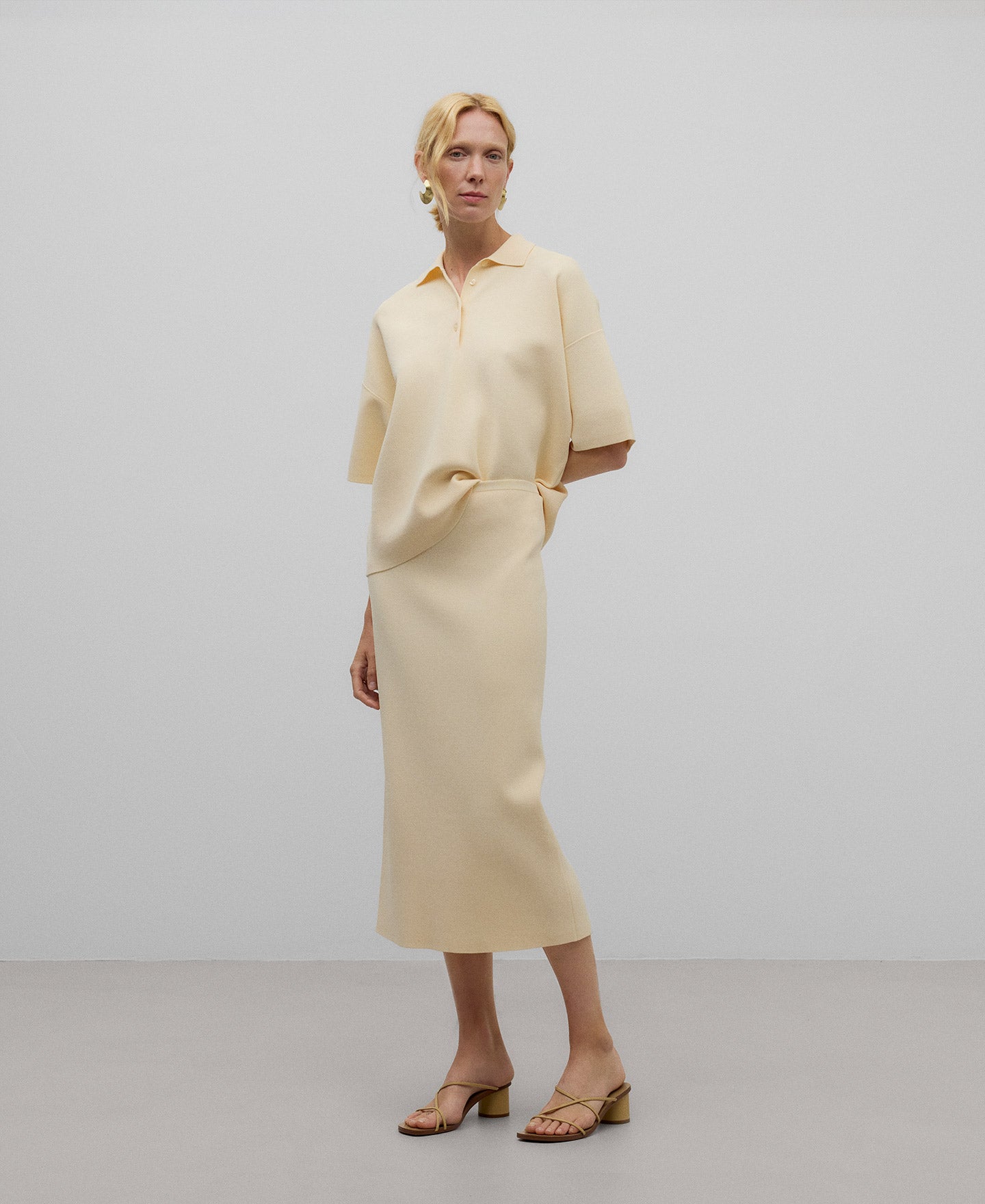 Ecru knit skirt woman in light cream