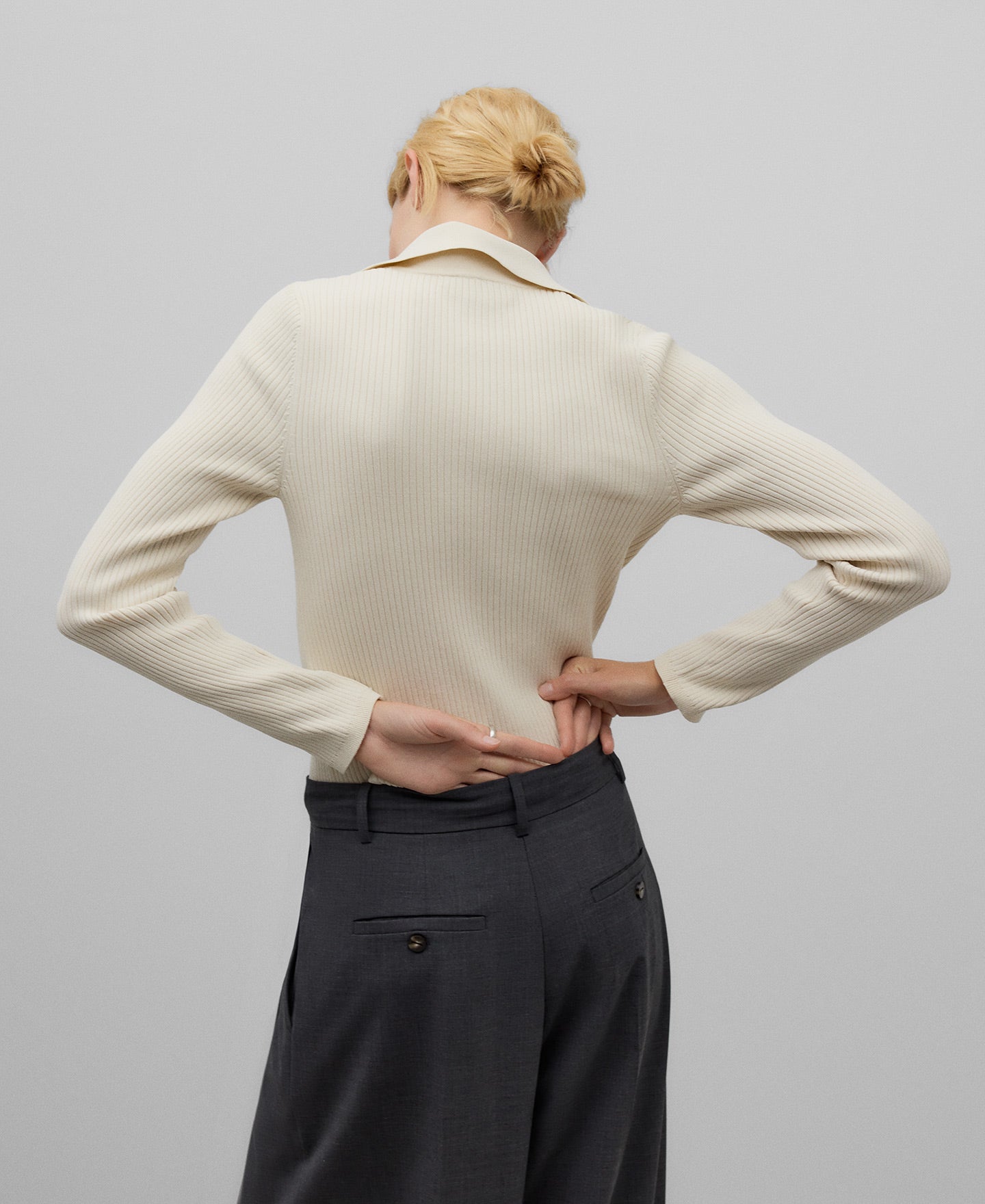 Ribbed fitted sweater woman in ecru