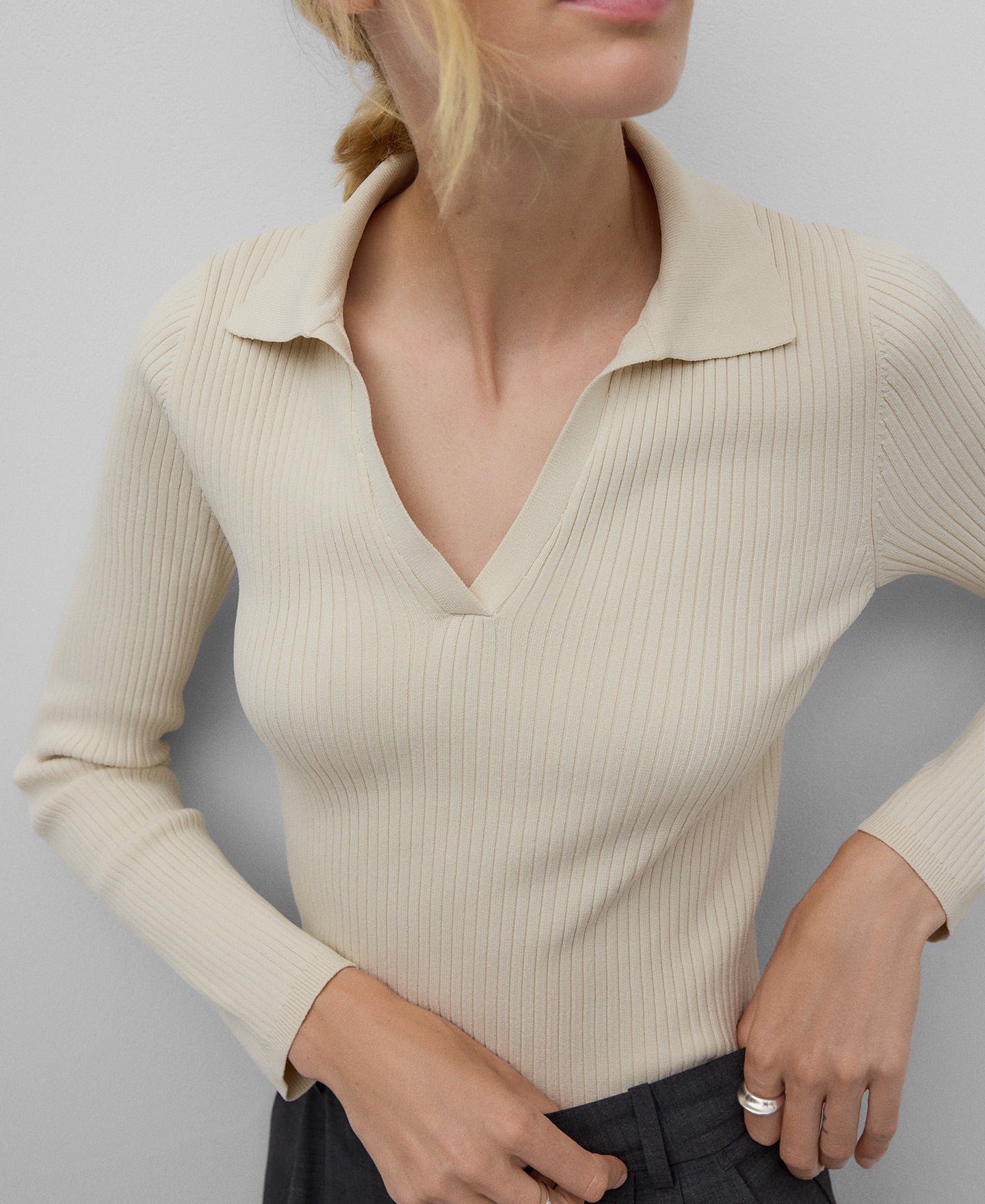 Ribbed fitted sweater woman in ecru